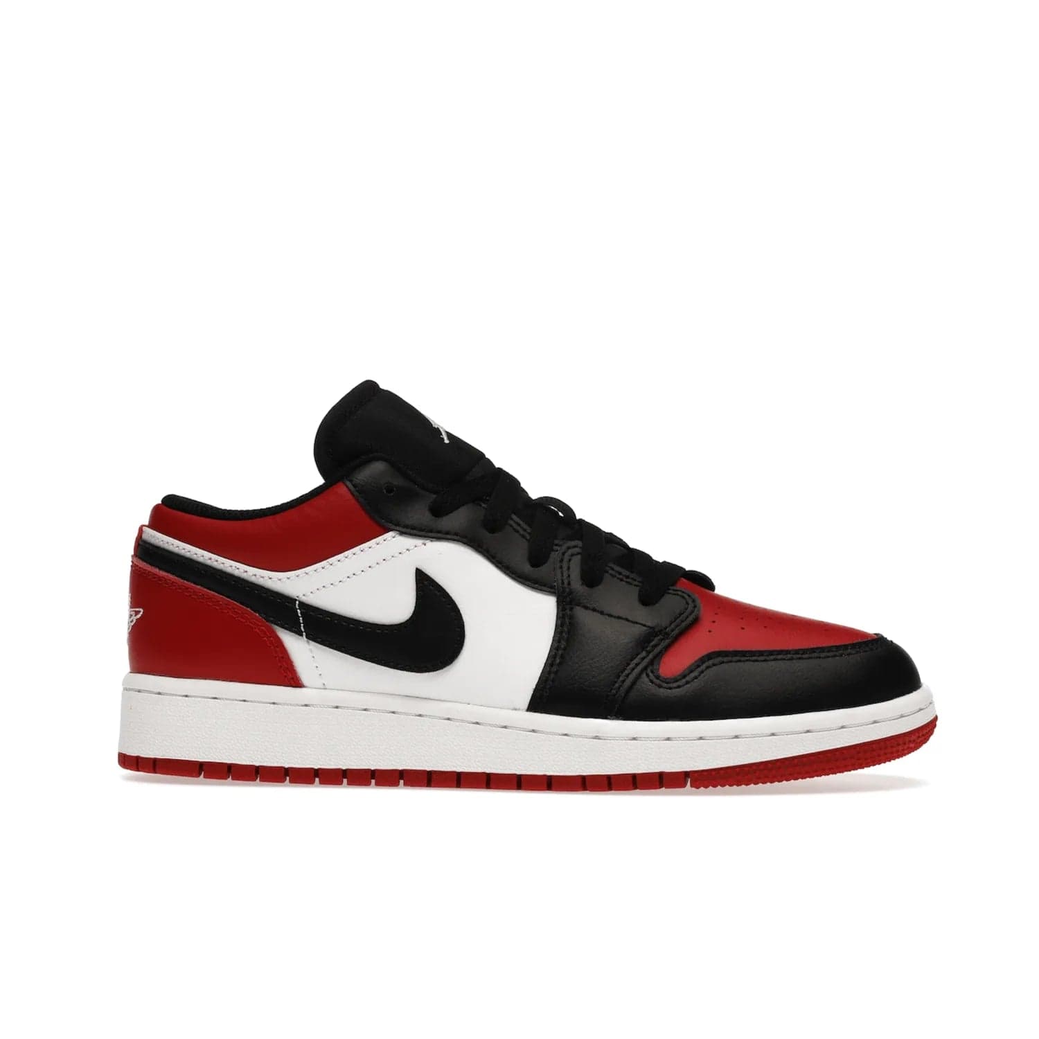 Jordan 1 Low Bred Toe (GS) - Image 2 - Only at www.BallersClubKickz.com - #
Iconic sneaker from Jordan brand with classic colorway, unique detailing & Air Jordan Wings logo. Step into the shoes of the greats with the Jordan 1 Low Bred Toe GS!