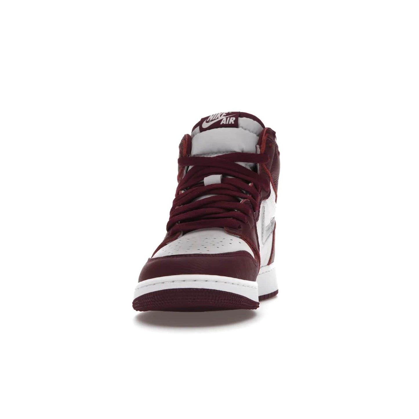 Jordan 1 Retro High OG Bordeaux (GS) - Image 11 - Only at www.BallersClubKickz.com - #
Introducing the Air Jordan 1 Retro High OG Bordeaux GS – a signature colorway part of the Jordan Brand Fall 2021 lineup. White leather upper & Bordeaux overlays, metallic silver swoosh, jeweled Air Jordan Wings logo & more. Step up your style game with this sleek fall season silhouette.