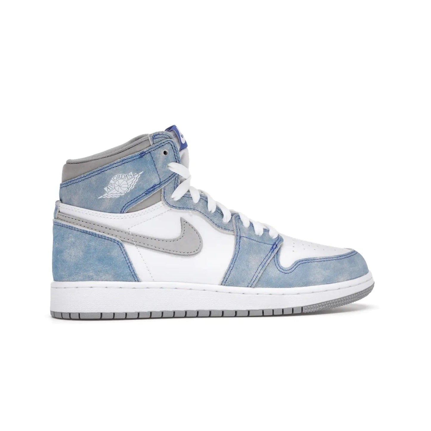 Jordan 1 Retro High Hyper Royal Smoke Grey (GS) - Image 36 - Only at www.BallersClubKickz.com - #
Introducing the Air Jordan 1 Retro High Hyper Royal Smoke Grey (GS). White leather upper with Light Smoke Grey Swoosh, blue suede overlays, Nike Air logo, Swoosh, and Wings. Timeless design released on April 17, 2021. Retailed for $130.