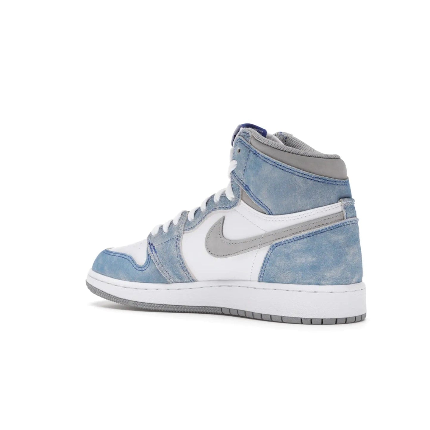Jordan 1 Retro High Hyper Royal Smoke Grey (GS) - Image 23 - Only at www.BallersClubKickz.com - #
Introducing the Air Jordan 1 Retro High Hyper Royal Smoke Grey (GS). White leather upper with Light Smoke Grey Swoosh, blue suede overlays, Nike Air logo, Swoosh, and Wings. Timeless design released on April 17, 2021. Retailed for $130.