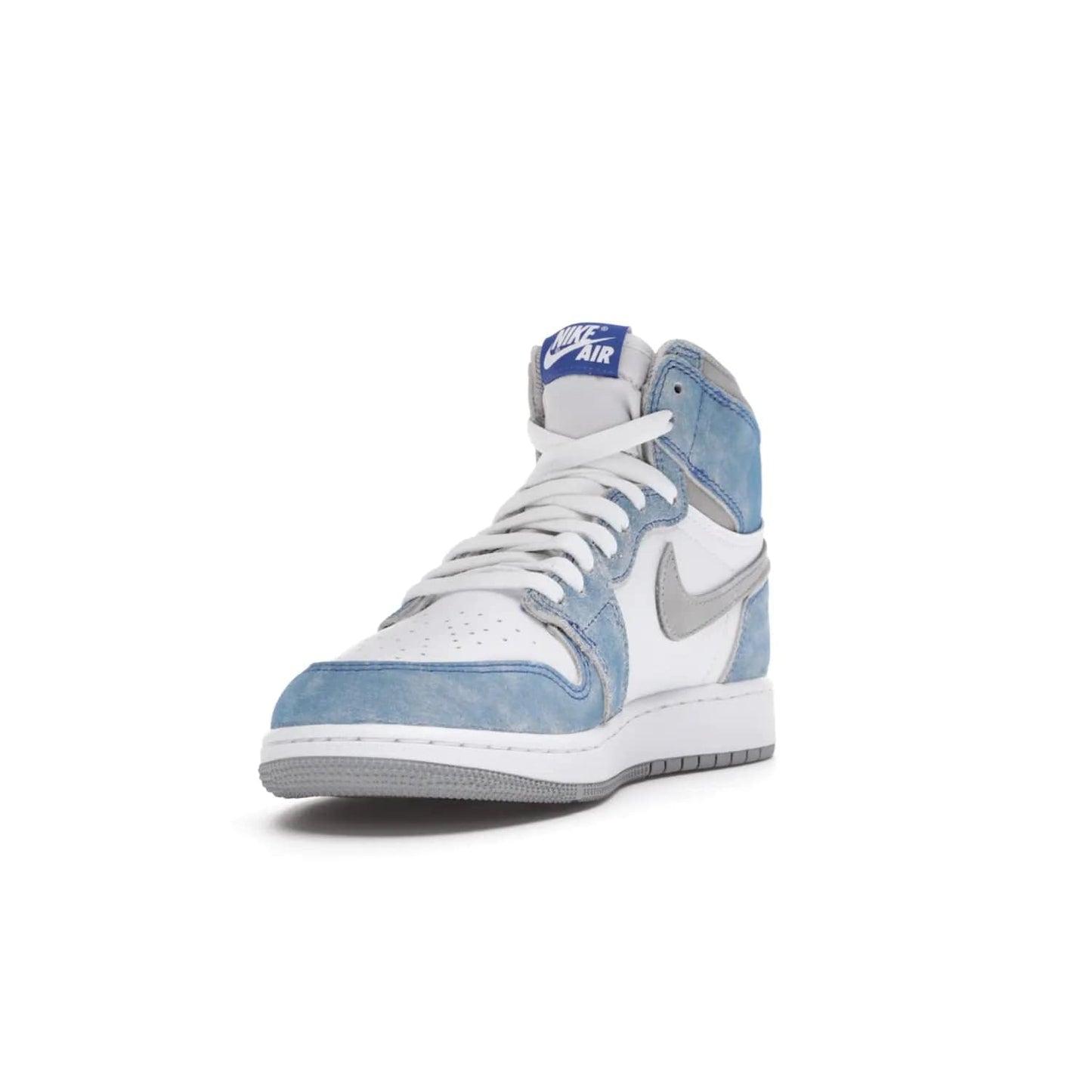 Jordan 1 Retro High Hyper Royal Smoke Grey (GS) - Image 13 - Only at www.BallersClubKickz.com - #
Introducing the Air Jordan 1 Retro High Hyper Royal Smoke Grey (GS). White leather upper with Light Smoke Grey Swoosh, blue suede overlays, Nike Air logo, Swoosh, and Wings. Timeless design released on April 17, 2021. Retailed for $130.