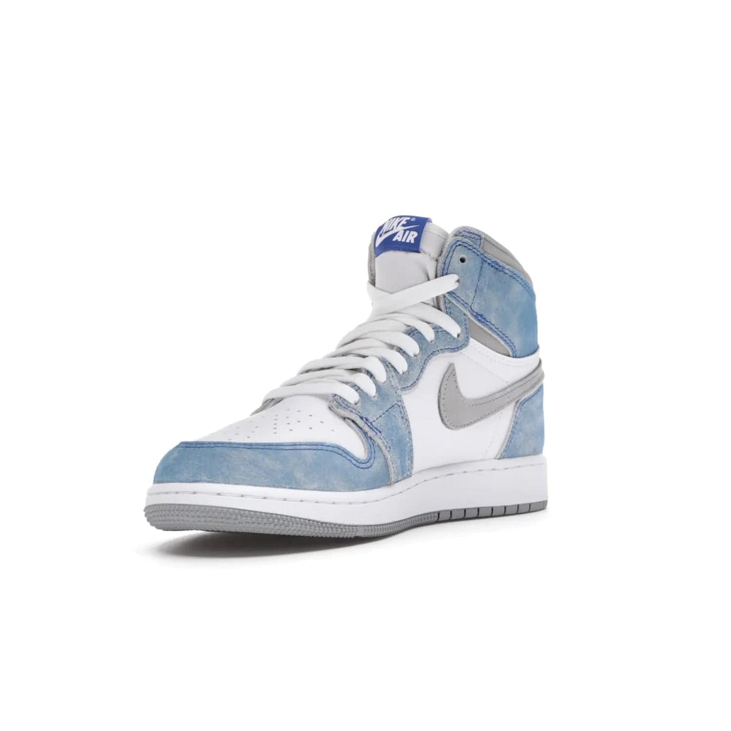 Jordan 1 Retro High Hyper Royal Smoke Grey (GS) - Image 14 - Only at www.BallersClubKickz.com - #
Introducing the Air Jordan 1 Retro High Hyper Royal Smoke Grey (GS). White leather upper with Light Smoke Grey Swoosh, blue suede overlays, Nike Air logo, Swoosh, and Wings. Timeless design released on April 17, 2021. Retailed for $130.