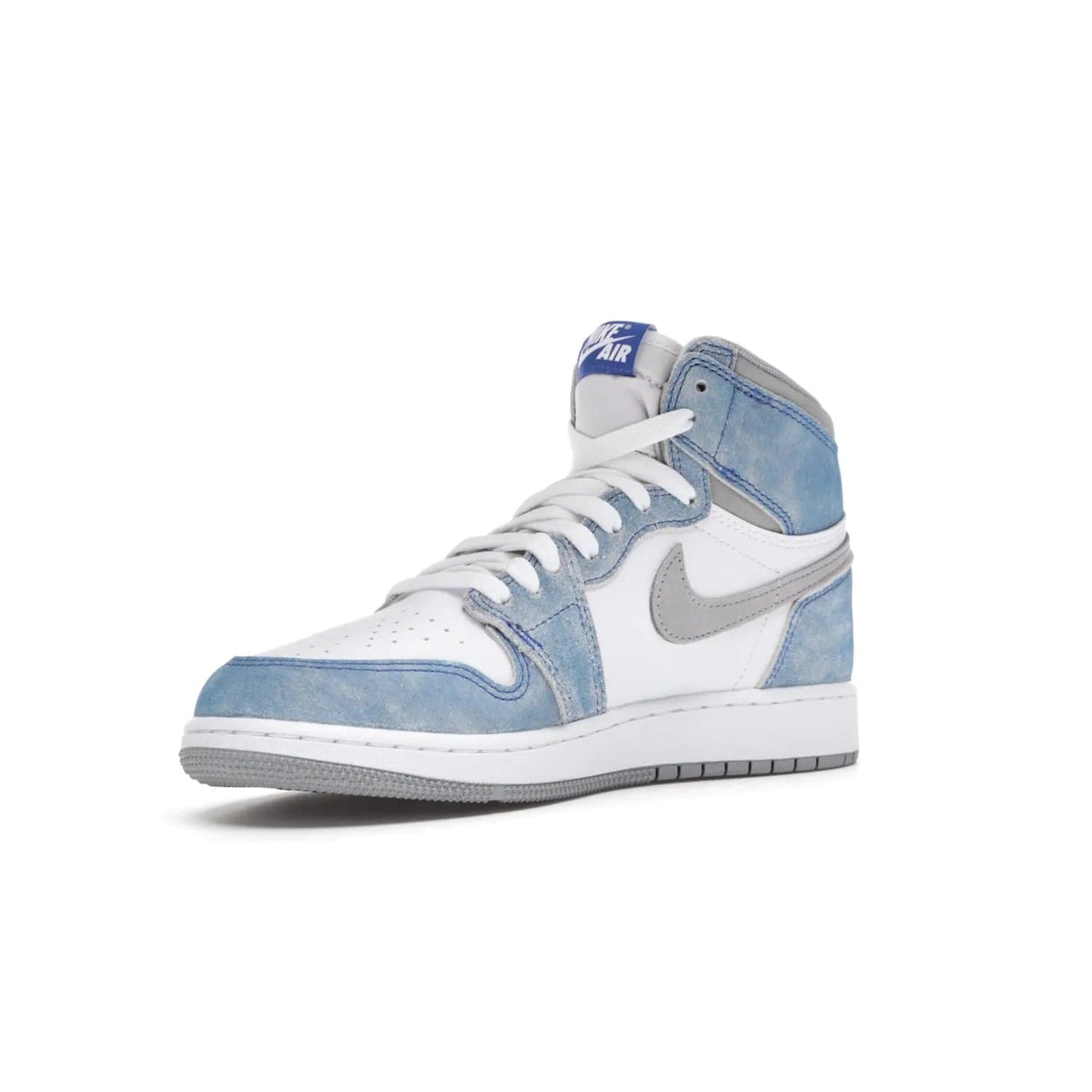 Jordan 1 Retro High Hyper Royal Smoke Grey (GS) - Image 15 - Only at www.BallersClubKickz.com - #
Introducing the Air Jordan 1 Retro High Hyper Royal Smoke Grey (GS). White leather upper with Light Smoke Grey Swoosh, blue suede overlays, Nike Air logo, Swoosh, and Wings. Timeless design released on April 17, 2021. Retailed for $130.