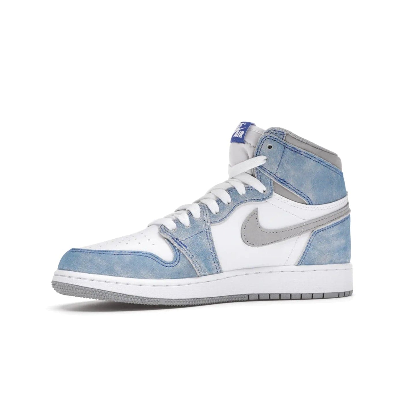 Jordan 1 Retro High Hyper Royal Smoke Grey (GS) - Image 17 - Only at www.BallersClubKickz.com - #
Introducing the Air Jordan 1 Retro High Hyper Royal Smoke Grey (GS). White leather upper with Light Smoke Grey Swoosh, blue suede overlays, Nike Air logo, Swoosh, and Wings. Timeless design released on April 17, 2021. Retailed for $130.