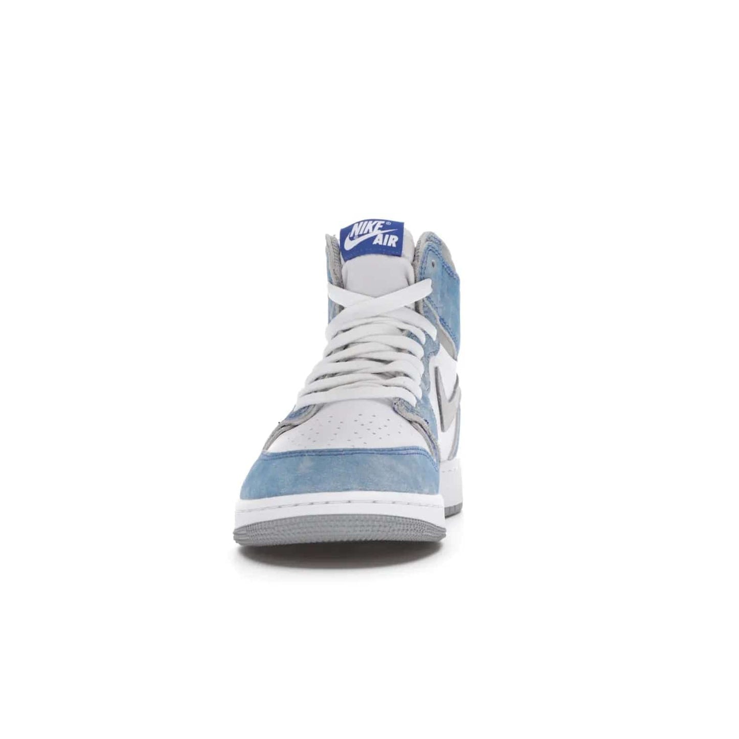 Jordan 1 Retro High Hyper Royal Smoke Grey (GS) - Image 11 - Only at www.BallersClubKickz.com - #
Introducing the Air Jordan 1 Retro High Hyper Royal Smoke Grey (GS). White leather upper with Light Smoke Grey Swoosh, blue suede overlays, Nike Air logo, Swoosh, and Wings. Timeless design released on April 17, 2021. Retailed for $130.