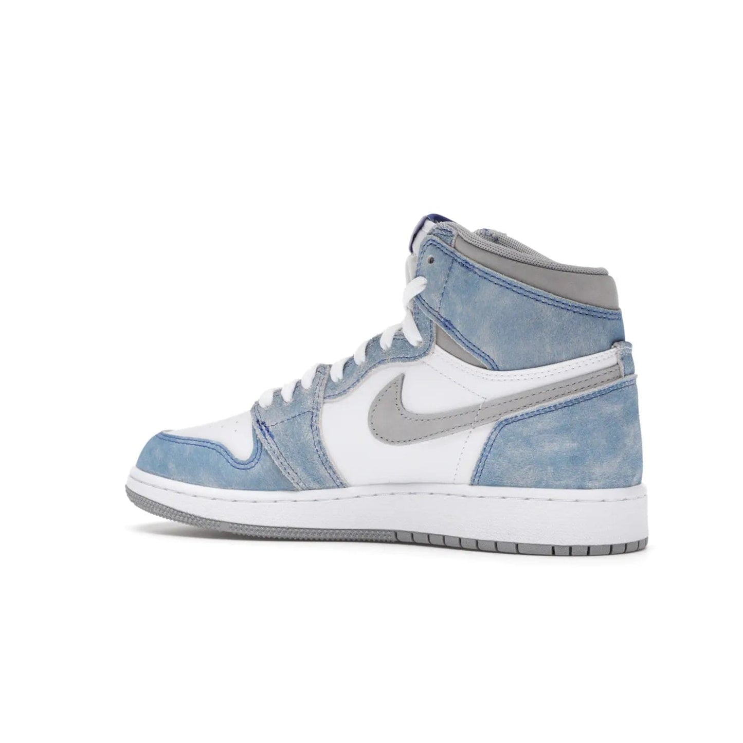 Jordan 1 Retro High Hyper Royal Smoke Grey (GS) - Image 22 - Only at www.BallersClubKickz.com - #
Introducing the Air Jordan 1 Retro High Hyper Royal Smoke Grey (GS). White leather upper with Light Smoke Grey Swoosh, blue suede overlays, Nike Air logo, Swoosh, and Wings. Timeless design released on April 17, 2021. Retailed for $130.