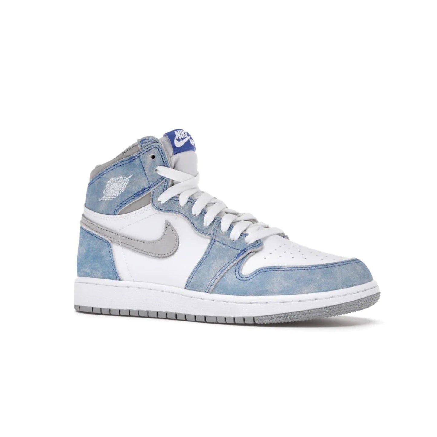 Jordan 1 Retro High Hyper Royal Smoke Grey (GS) - Image 4 - Only at www.BallersClubKickz.com - #
Introducing the Air Jordan 1 Retro High Hyper Royal Smoke Grey (GS). White leather upper with Light Smoke Grey Swoosh, blue suede overlays, Nike Air logo, Swoosh, and Wings. Timeless design released on April 17, 2021. Retailed for $130.