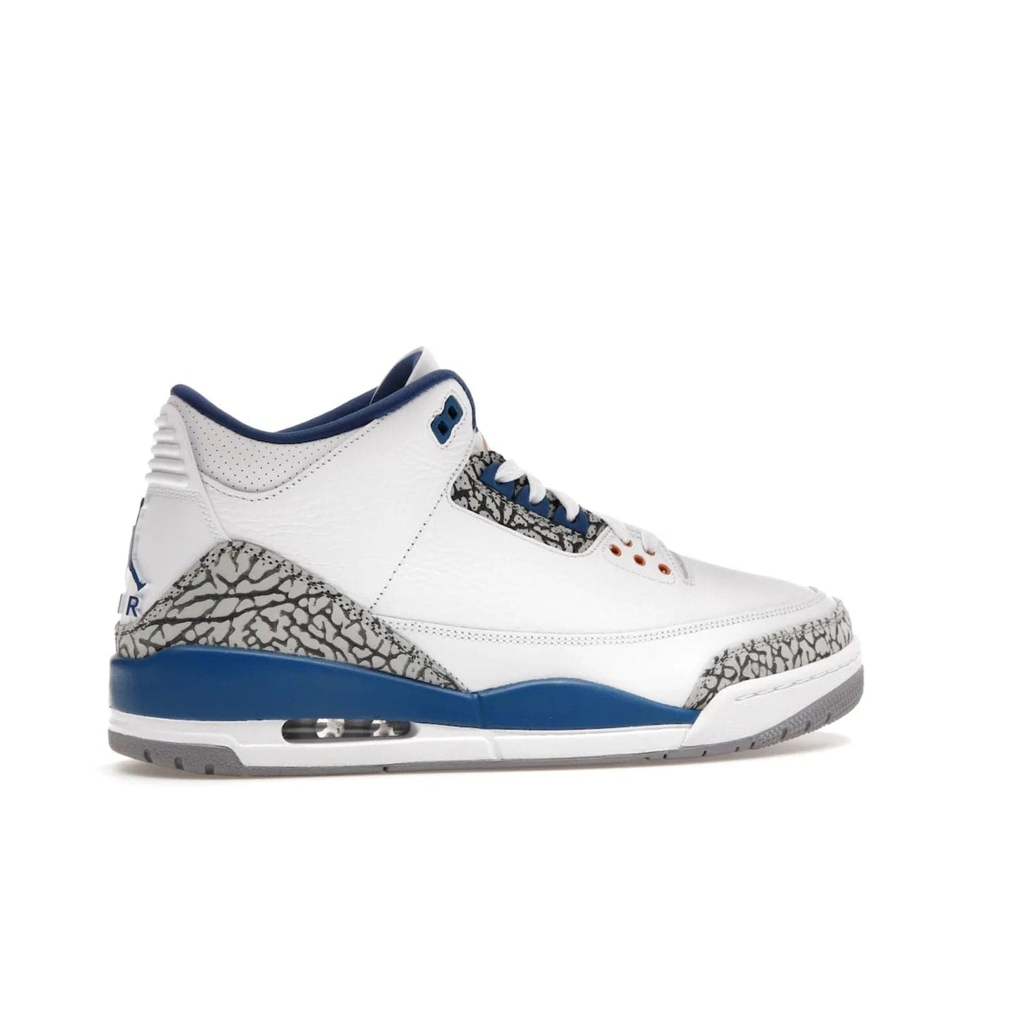 Jordan 3 Retro Wizards - Image 35 - Only at www.BallersClubKickz.com - ##
Special tribute sneaker from Jordan Brand to Michael Jordan's time with the Washington Wizards. Iconic white upper, orange Jumpman logo, blue accents, metallic copper details, and cement grey outsole. Buy the Air Jordan 3 Retro Wizards April 29, 2023.