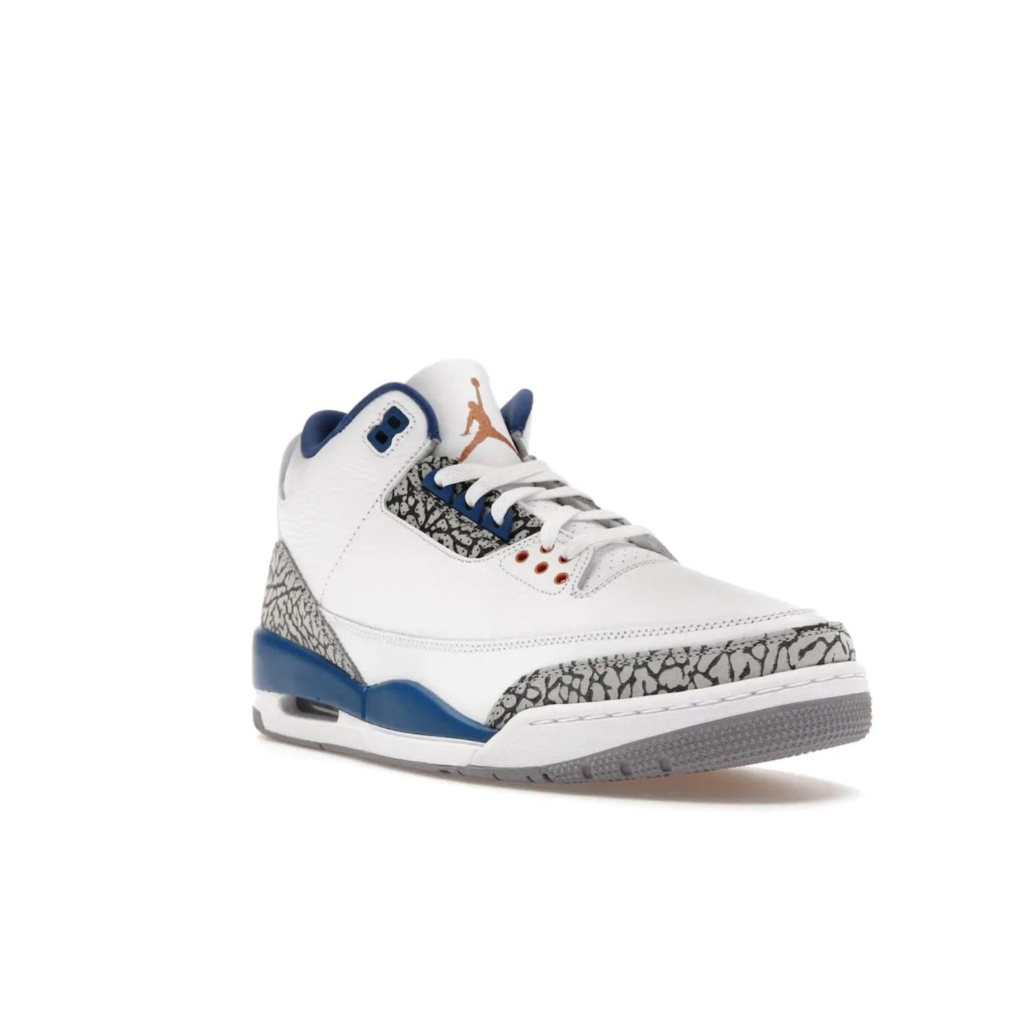 Jordan 3 Retro Wizards - Image 6 - Only at www.BallersClubKickz.com - ##
Special tribute sneaker from Jordan Brand to Michael Jordan's time with the Washington Wizards. Iconic white upper, orange Jumpman logo, blue accents, metallic copper details, and cement grey outsole. Buy the Air Jordan 3 Retro Wizards April 29, 2023.