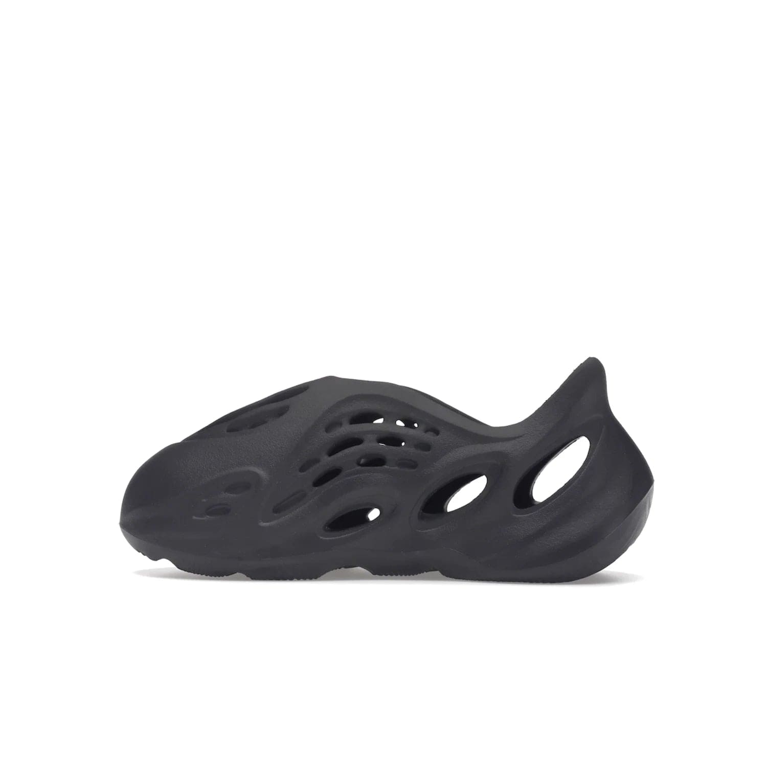 adidas Yeezy Foam RNR Onyx (Kids) - Image 20 - Only at www.BallersClubKickz.com - The adidas Yeezy Foam RNR Kids Onyx is a futuristic take on a classic shoe. This shoe comes with an all-over onyx colourway, EVA foam upper & textured footbed. Wavy traction pattern ensures grip & the design was released in June 2022 with a retail price of $60.