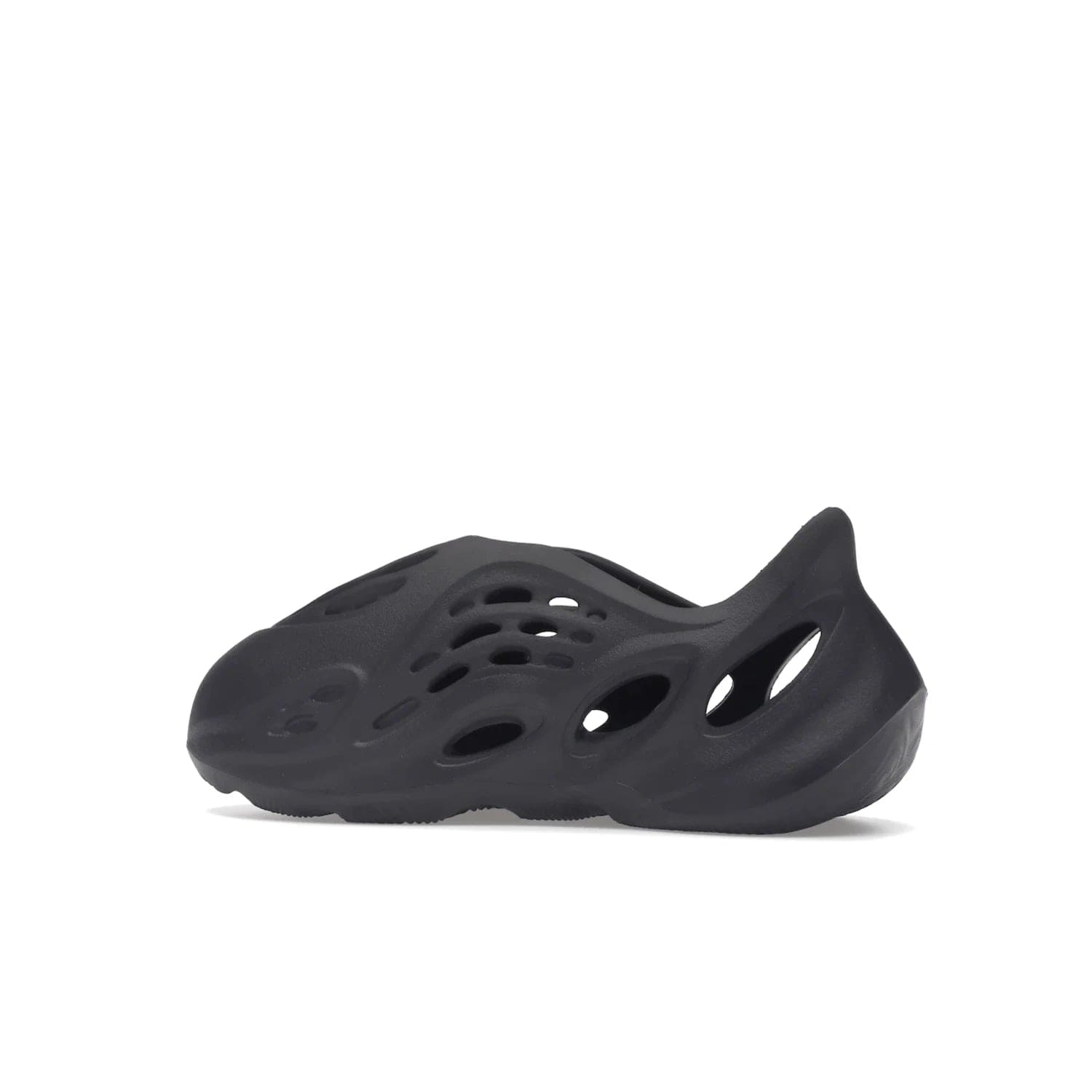 adidas Yeezy Foam RNR Onyx (Kids) - Image 21 - Only at www.BallersClubKickz.com - The adidas Yeezy Foam RNR Kids Onyx is a futuristic take on a classic shoe. This shoe comes with an all-over onyx colourway, EVA foam upper & textured footbed. Wavy traction pattern ensures grip & the design was released in June 2022 with a retail price of $60.