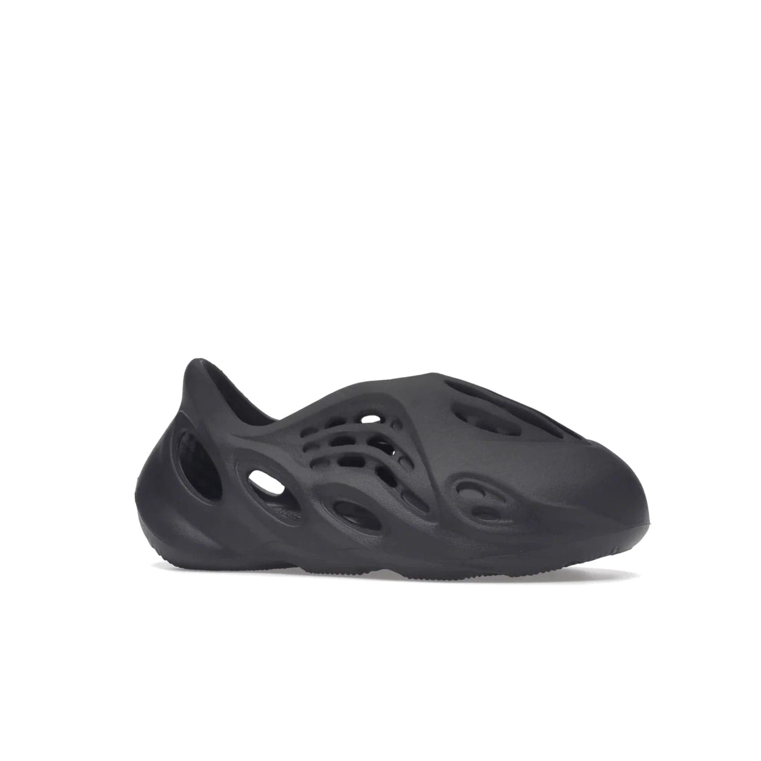 adidas Yeezy Foam RNR Onyx (Kids) - Image 3 - Only at www.BallersClubKickz.com - The adidas Yeezy Foam RNR Kids Onyx is a futuristic take on a classic shoe. This shoe comes with an all-over onyx colourway, EVA foam upper & textured footbed. Wavy traction pattern ensures grip & the design was released in June 2022 with a retail price of $60.