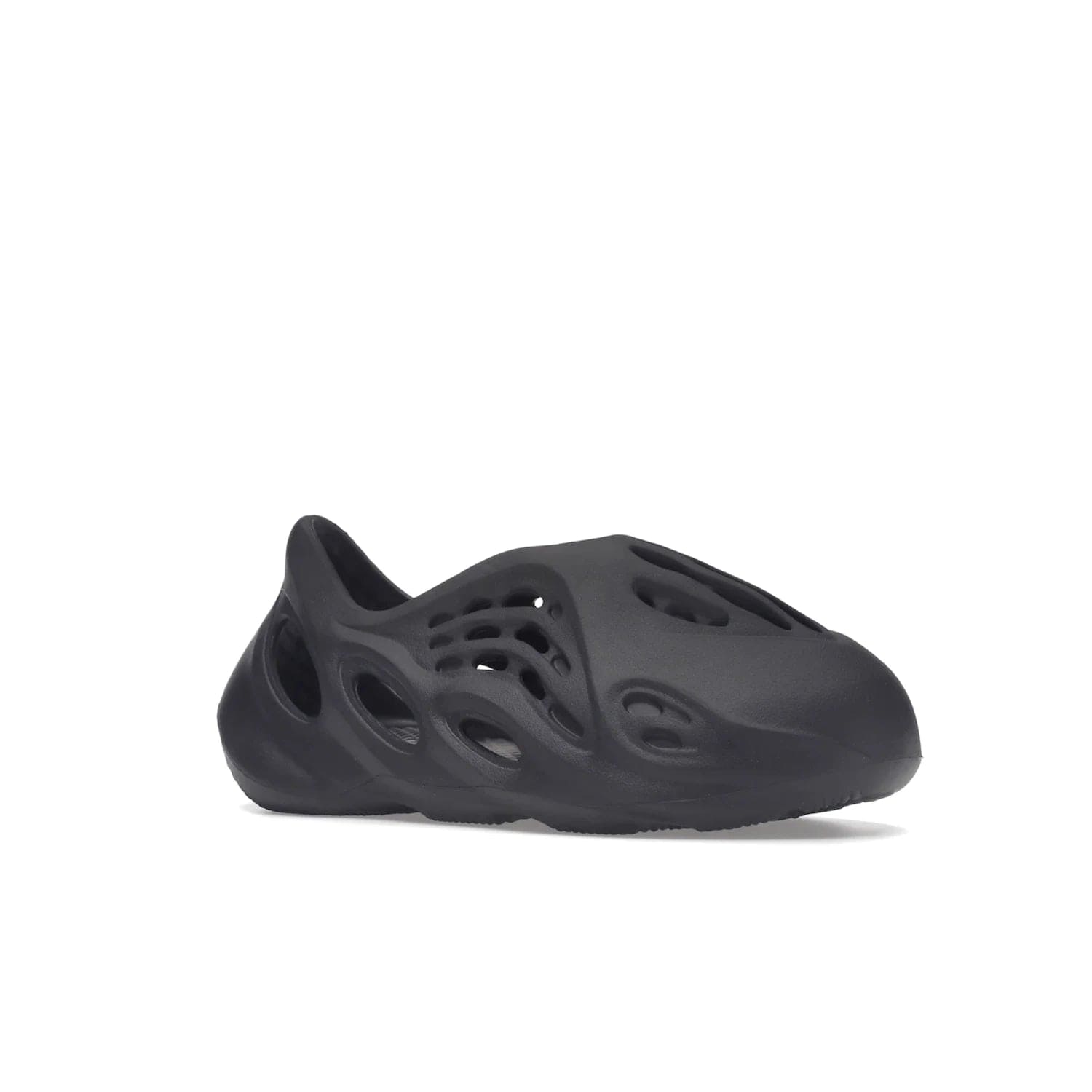adidas Yeezy Foam RNR Onyx (Kids) - Image 4 - Only at www.BallersClubKickz.com - The adidas Yeezy Foam RNR Kids Onyx is a futuristic take on a classic shoe. This shoe comes with an all-over onyx colourway, EVA foam upper & textured footbed. Wavy traction pattern ensures grip & the design was released in June 2022 with a retail price of $60.