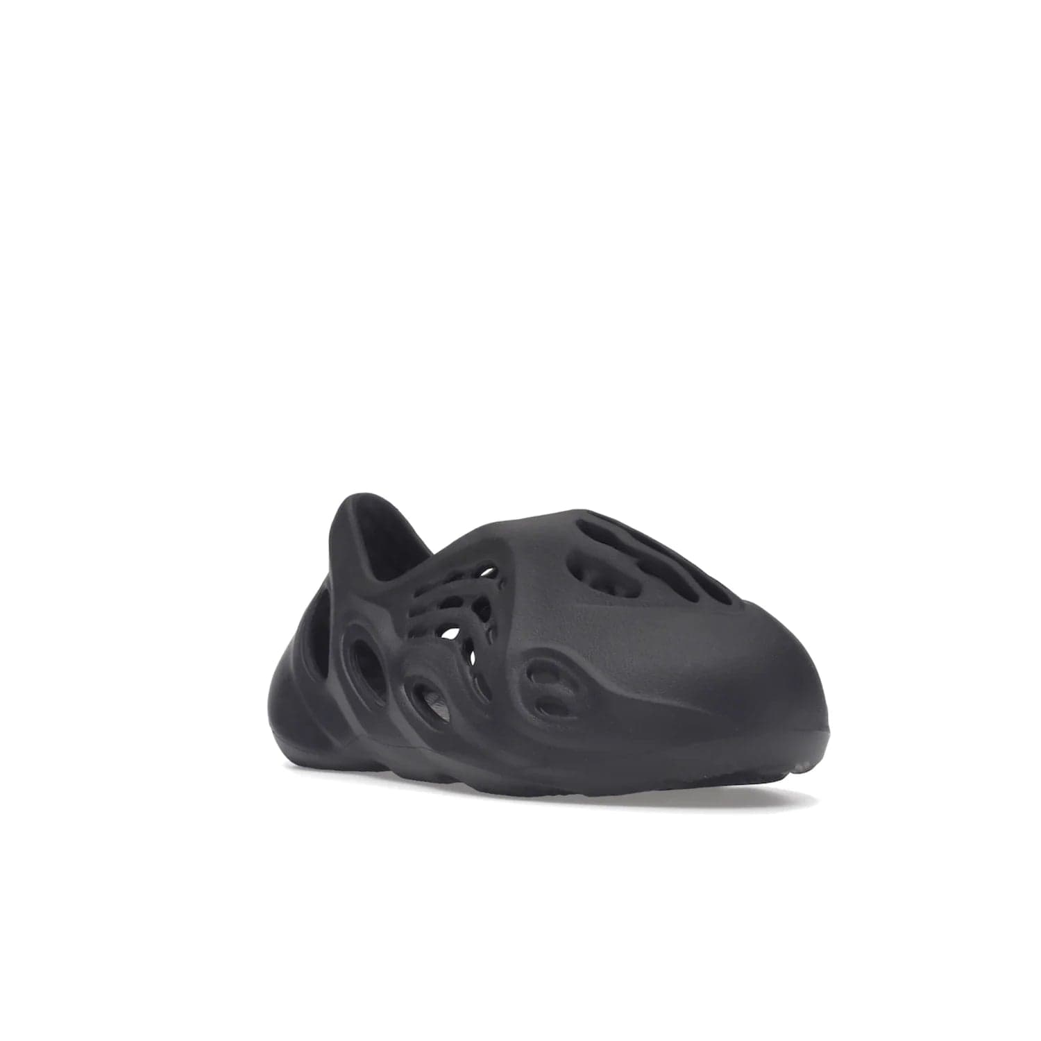 adidas Yeezy Foam RNR Onyx (Kids) - Image 6 - Only at www.BallersClubKickz.com - The adidas Yeezy Foam RNR Kids Onyx is a futuristic take on a classic shoe. This shoe comes with an all-over onyx colourway, EVA foam upper & textured footbed. Wavy traction pattern ensures grip & the design was released in June 2022 with a retail price of $60.