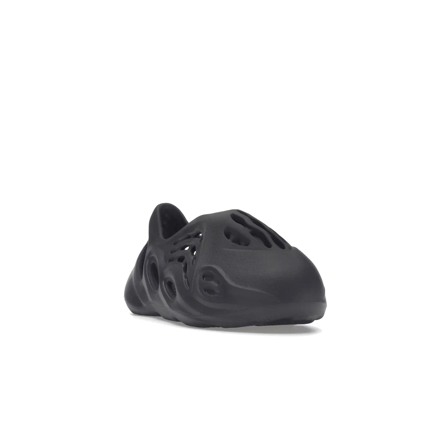 adidas Yeezy Foam RNR Onyx (Kids) - Image 7 - Only at www.BallersClubKickz.com - The adidas Yeezy Foam RNR Kids Onyx is a futuristic take on a classic shoe. This shoe comes with an all-over onyx colourway, EVA foam upper & textured footbed. Wavy traction pattern ensures grip & the design was released in June 2022 with a retail price of $60.