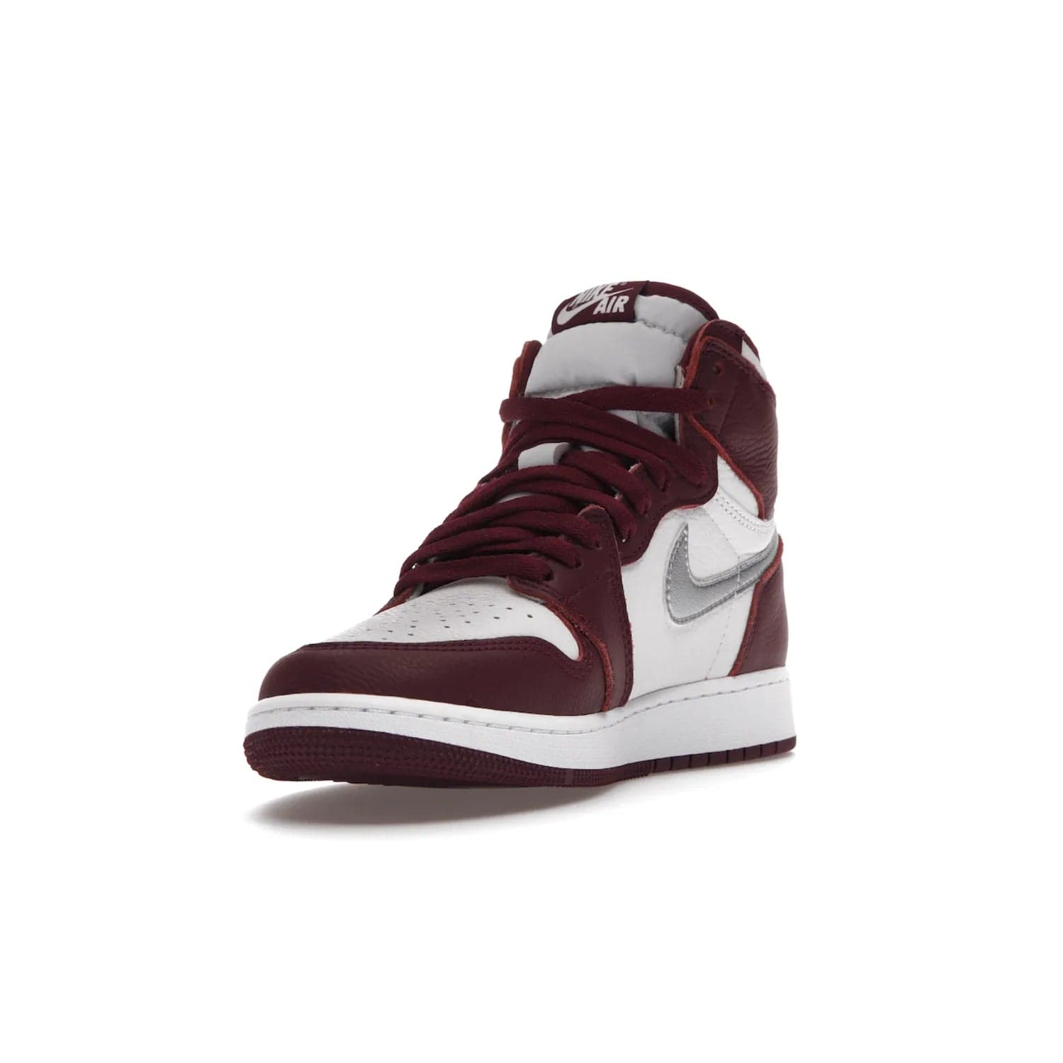 Jordan 1 Retro High OG Bordeaux (GS) - Image 13 - Only at www.BallersClubKickz.com - #
Introducing the Air Jordan 1 Retro High OG Bordeaux GS – a signature colorway part of the Jordan Brand Fall 2021 lineup. White leather upper & Bordeaux overlays, metallic silver swoosh, jeweled Air Jordan Wings logo & more. Step up your style game with this sleek fall season silhouette.