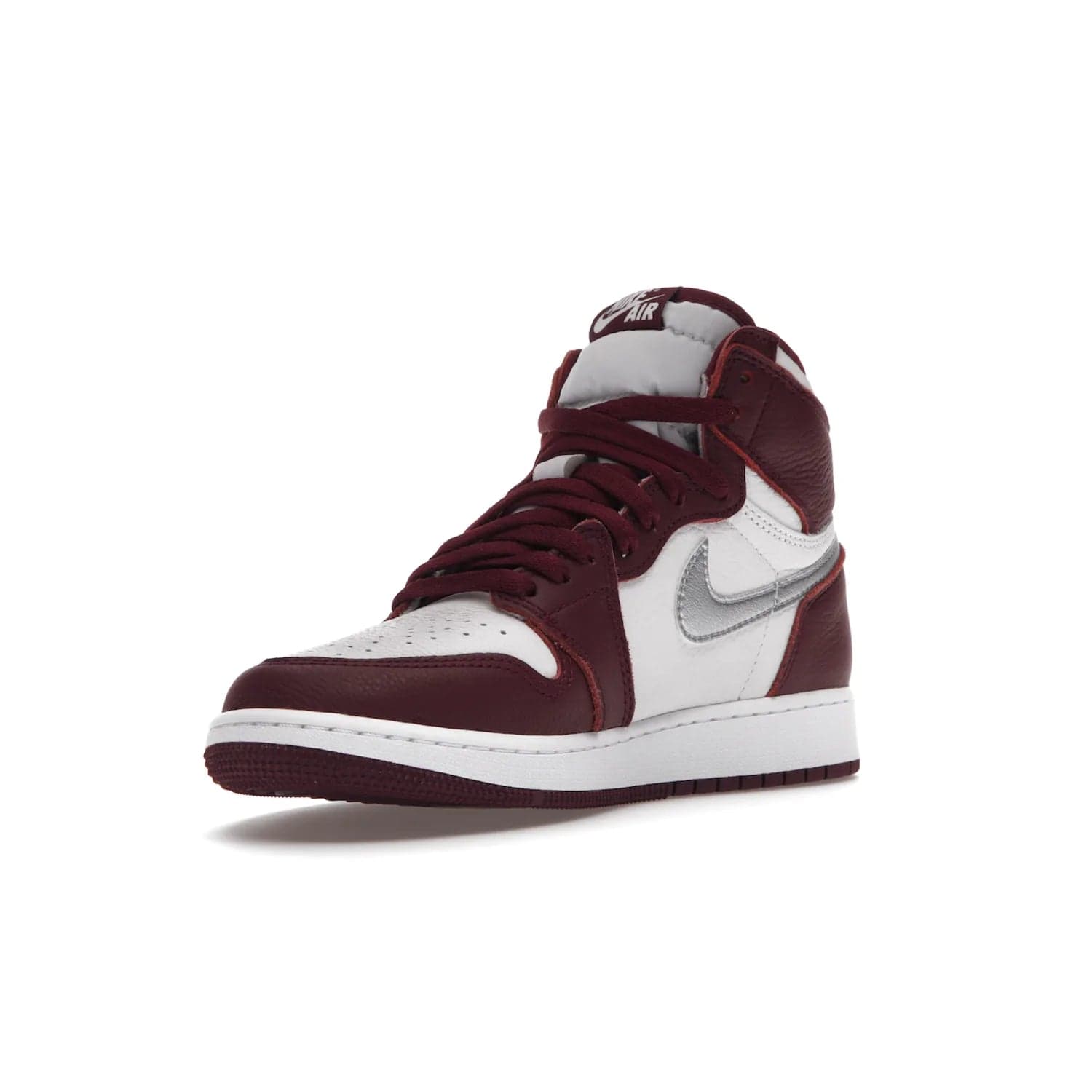 Jordan 1 Retro High OG Bordeaux (GS) - Image 14 - Only at www.BallersClubKickz.com - #
Introducing the Air Jordan 1 Retro High OG Bordeaux GS – a signature colorway part of the Jordan Brand Fall 2021 lineup. White leather upper & Bordeaux overlays, metallic silver swoosh, jeweled Air Jordan Wings logo & more. Step up your style game with this sleek fall season silhouette.