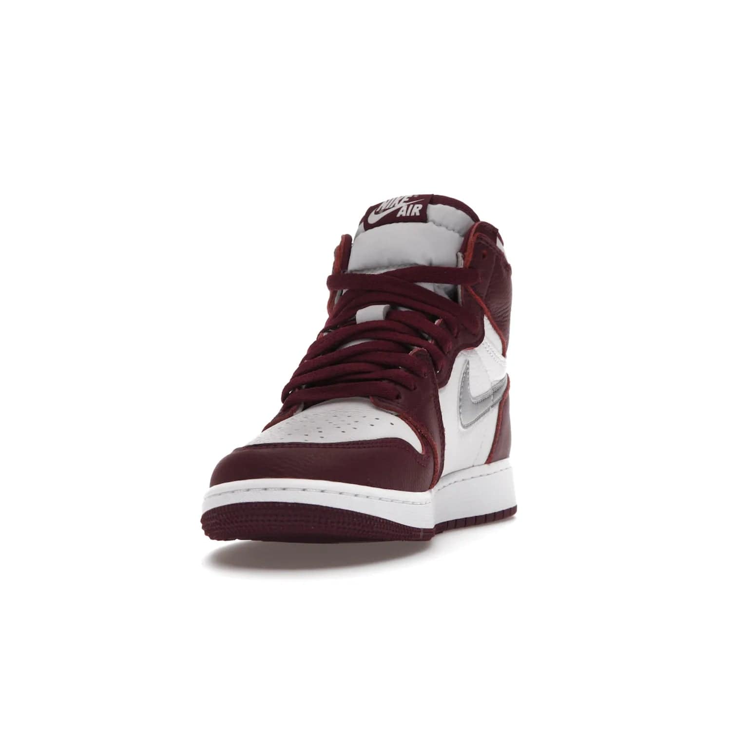 Jordan 1 Retro High OG Bordeaux (GS) - Image 12 - Only at www.BallersClubKickz.com - #
Introducing the Air Jordan 1 Retro High OG Bordeaux GS – a signature colorway part of the Jordan Brand Fall 2021 lineup. White leather upper & Bordeaux overlays, metallic silver swoosh, jeweled Air Jordan Wings logo & more. Step up your style game with this sleek fall season silhouette.