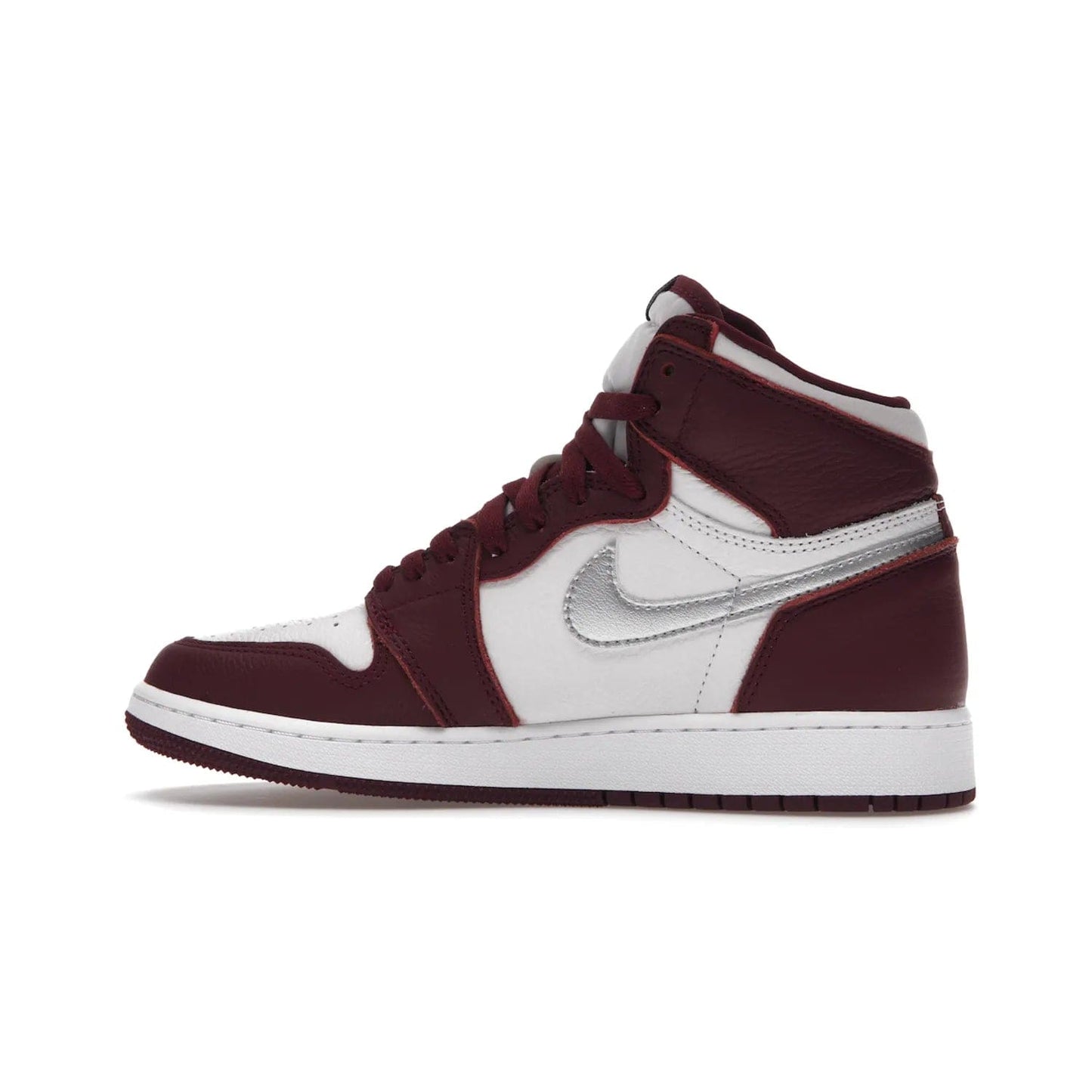 Jordan 1 Retro High OG Bordeaux (GS) - Image 20 - Only at www.BallersClubKickz.com - #
Introducing the Air Jordan 1 Retro High OG Bordeaux GS – a signature colorway part of the Jordan Brand Fall 2021 lineup. White leather upper & Bordeaux overlays, metallic silver swoosh, jeweled Air Jordan Wings logo & more. Step up your style game with this sleek fall season silhouette.