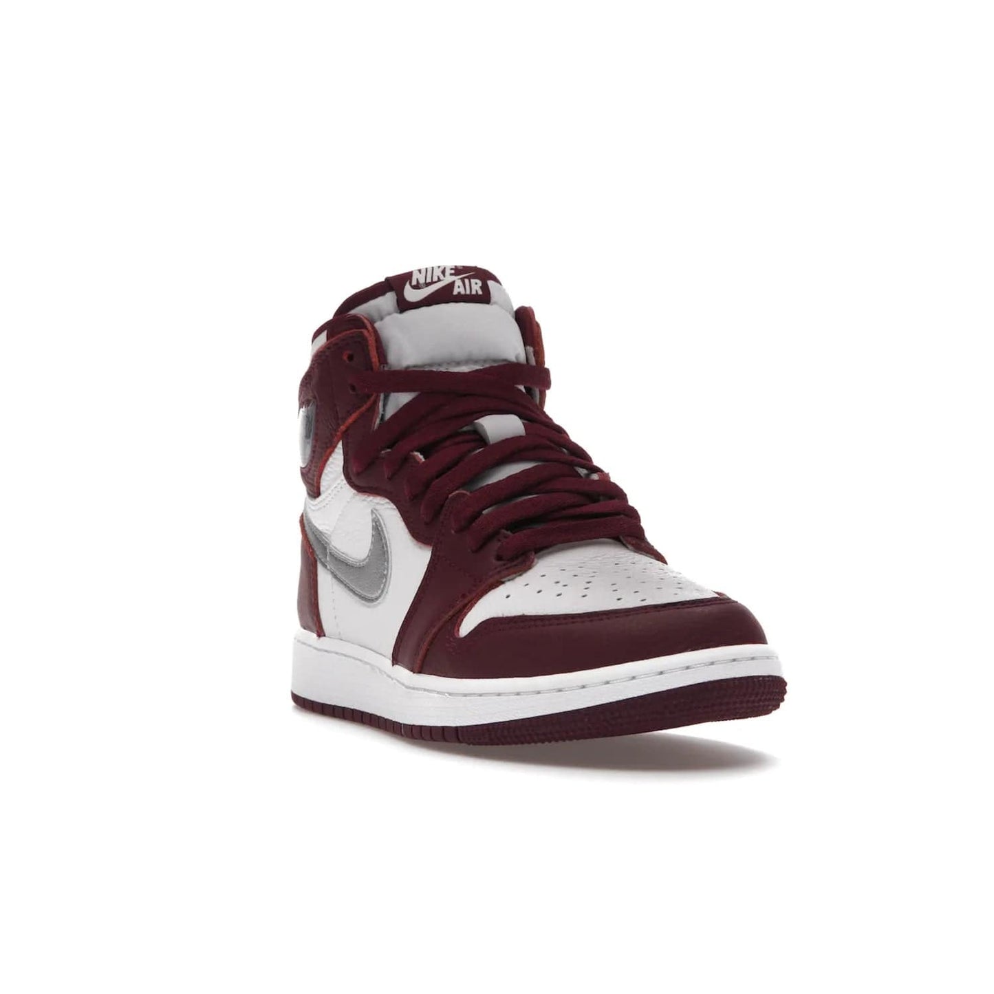 Jordan 1 Retro High OG Bordeaux (GS) - Image 7 - Only at www.BallersClubKickz.com - #
Introducing the Air Jordan 1 Retro High OG Bordeaux GS – a signature colorway part of the Jordan Brand Fall 2021 lineup. White leather upper & Bordeaux overlays, metallic silver swoosh, jeweled Air Jordan Wings logo & more. Step up your style game with this sleek fall season silhouette.