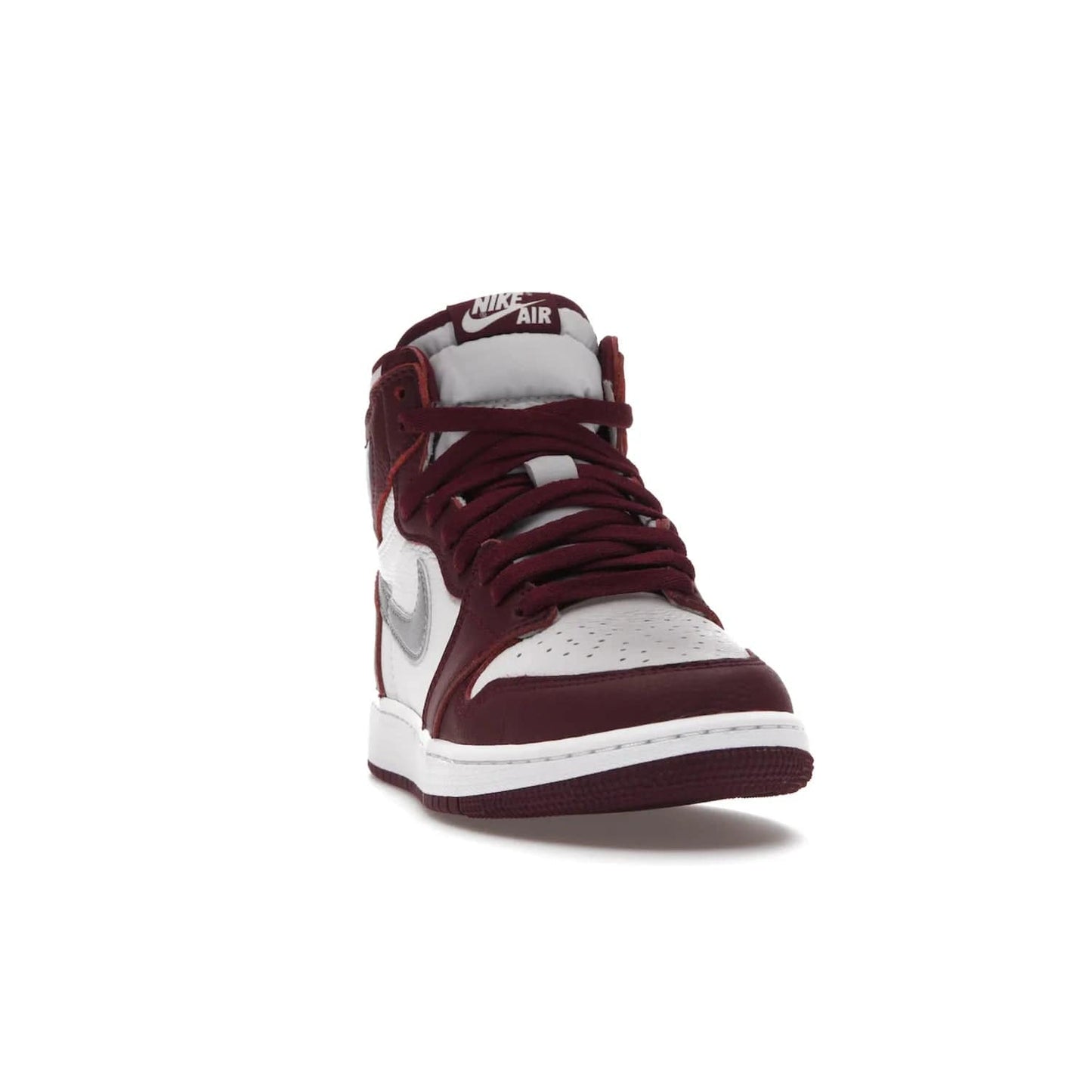 Jordan 1 Retro High OG Bordeaux (GS) - Image 8 - Only at www.BallersClubKickz.com - #
Introducing the Air Jordan 1 Retro High OG Bordeaux GS – a signature colorway part of the Jordan Brand Fall 2021 lineup. White leather upper & Bordeaux overlays, metallic silver swoosh, jeweled Air Jordan Wings logo & more. Step up your style game with this sleek fall season silhouette.