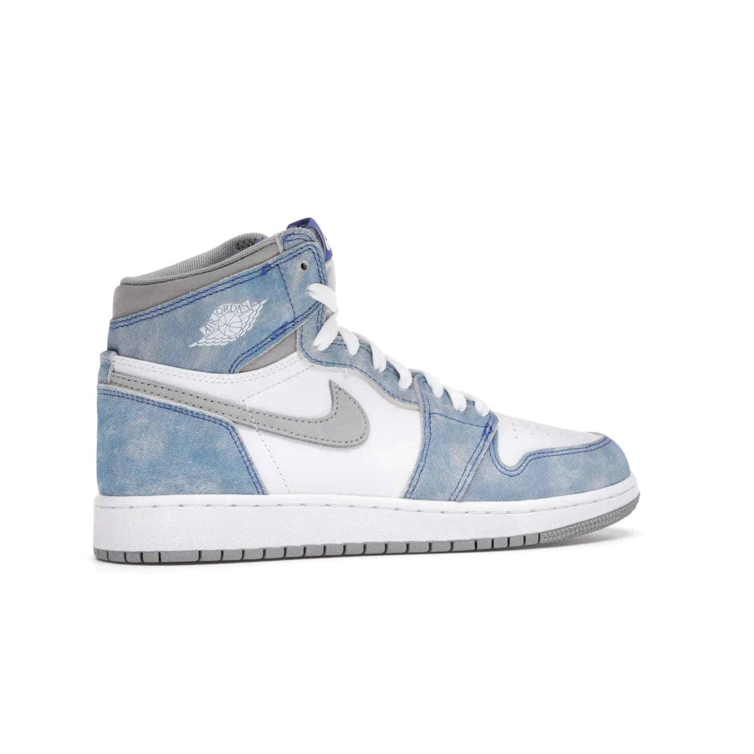 Jordan 1 Retro High Hyper Royal Smoke Grey (GS) - Image 35 - Only at www.BallersClubKickz.com - #
Introducing the Air Jordan 1 Retro High Hyper Royal Smoke Grey (GS). White leather upper with Light Smoke Grey Swoosh, blue suede overlays, Nike Air logo, Swoosh, and Wings. Timeless design released on April 17, 2021. Retailed for $130.