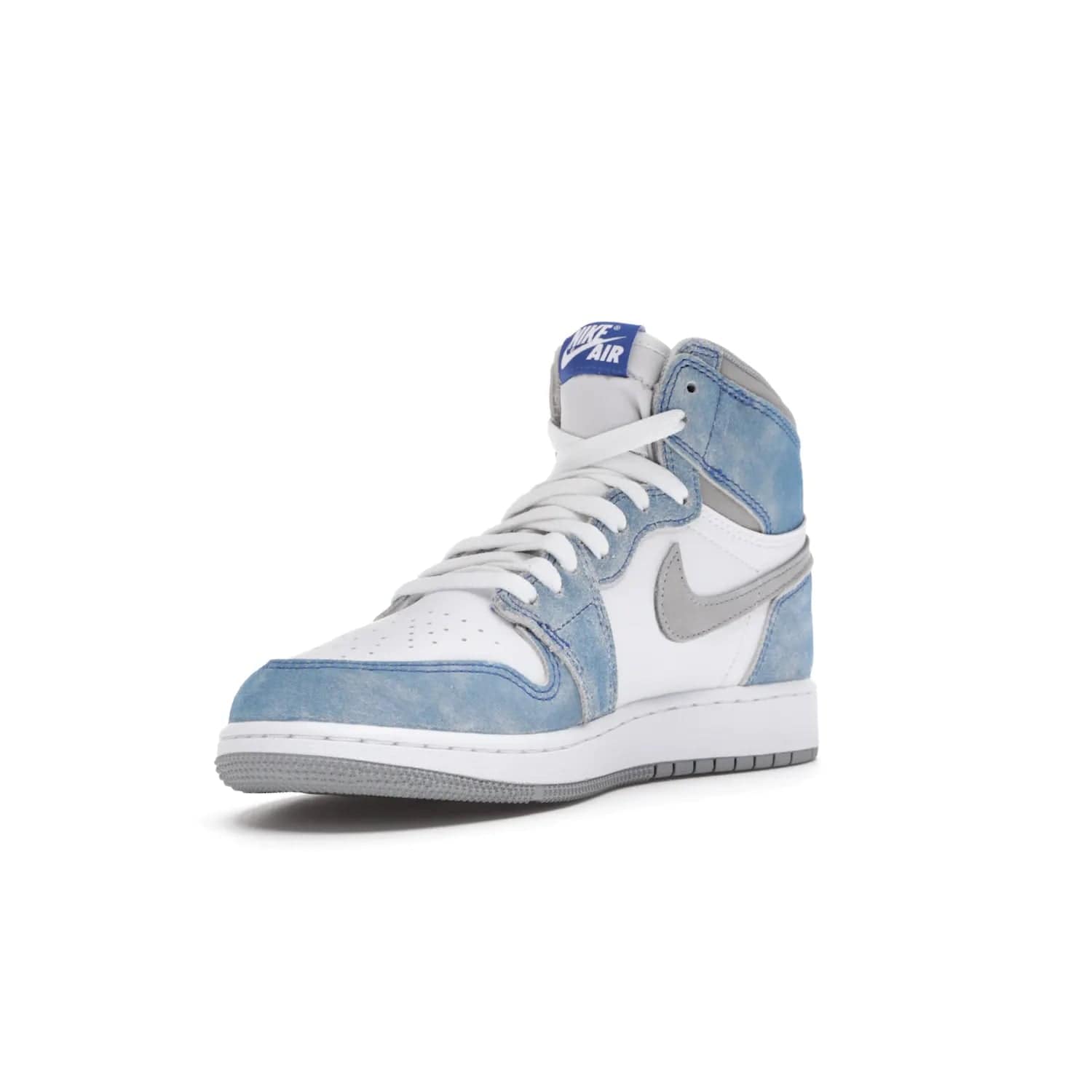 Jordan 1 Retro High Hyper Royal Smoke Grey (GS) - Image 14 - Only at www.BallersClubKickz.com - #
Introducing the Air Jordan 1 Retro High Hyper Royal Smoke Grey (GS). White leather upper with Light Smoke Grey Swoosh, blue suede overlays, Nike Air logo, Swoosh, and Wings. Timeless design released on April 17, 2021. Retailed for $130.