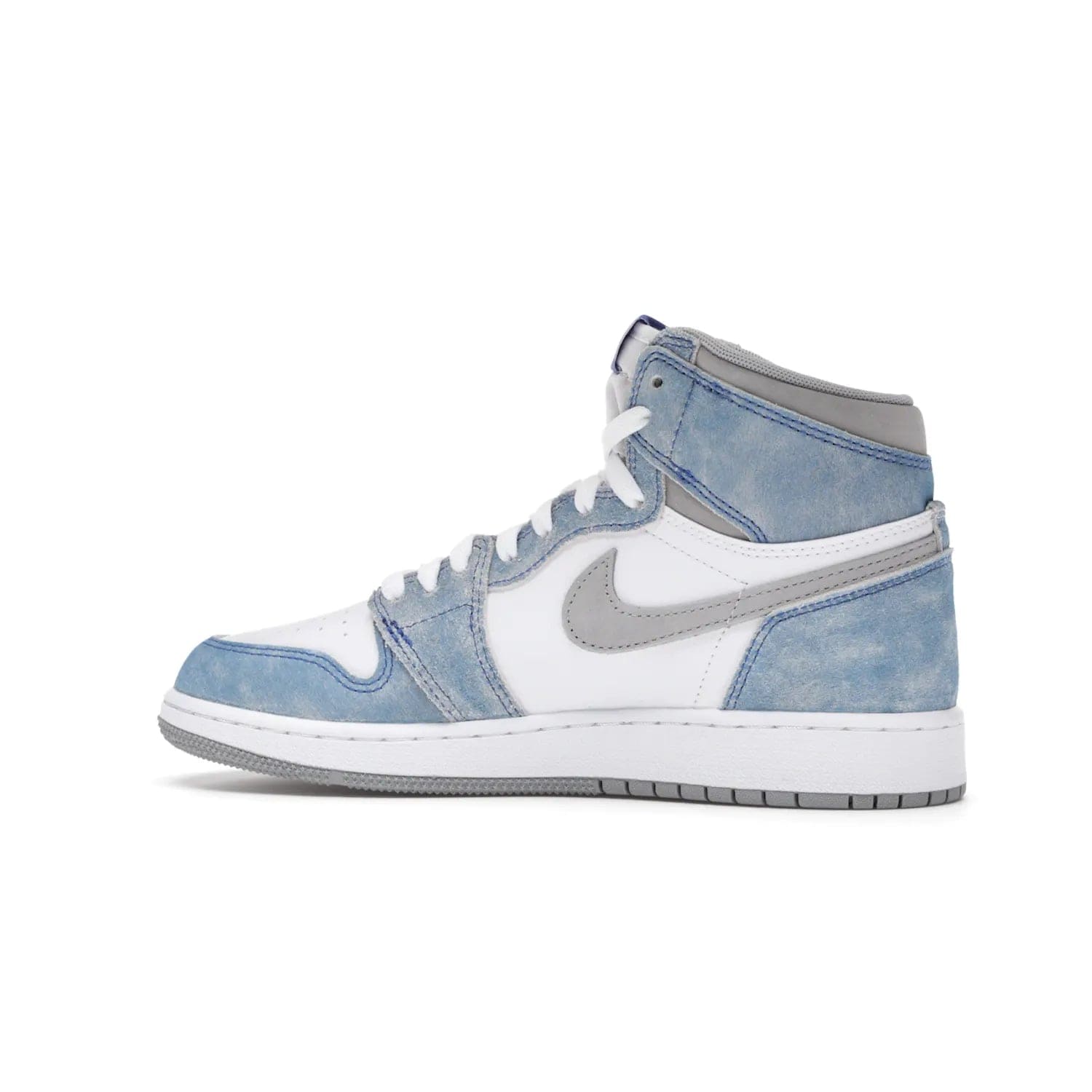 Jordan 1 Retro High Hyper Royal Smoke Grey (GS) - Image 21 - Only at www.BallersClubKickz.com - #
Introducing the Air Jordan 1 Retro High Hyper Royal Smoke Grey (GS). White leather upper with Light Smoke Grey Swoosh, blue suede overlays, Nike Air logo, Swoosh, and Wings. Timeless design released on April 17, 2021. Retailed for $130.