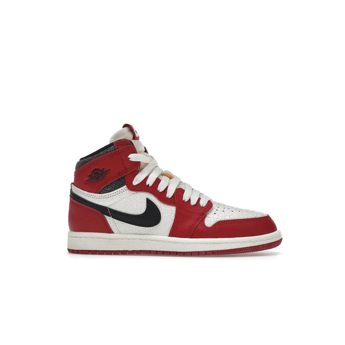 Jordan 1 Retro High OG Chicago Lost and Found (PS) - Image 2 - Only at www.BallersClubKickz.com - The Air Jordan 1 Retro High OG Lost and Found PS is a must-have for kid's shoe collections. It features contrasting hues and signature Jordan Brand details on a timeless silhouette. Releases 11/19/22.