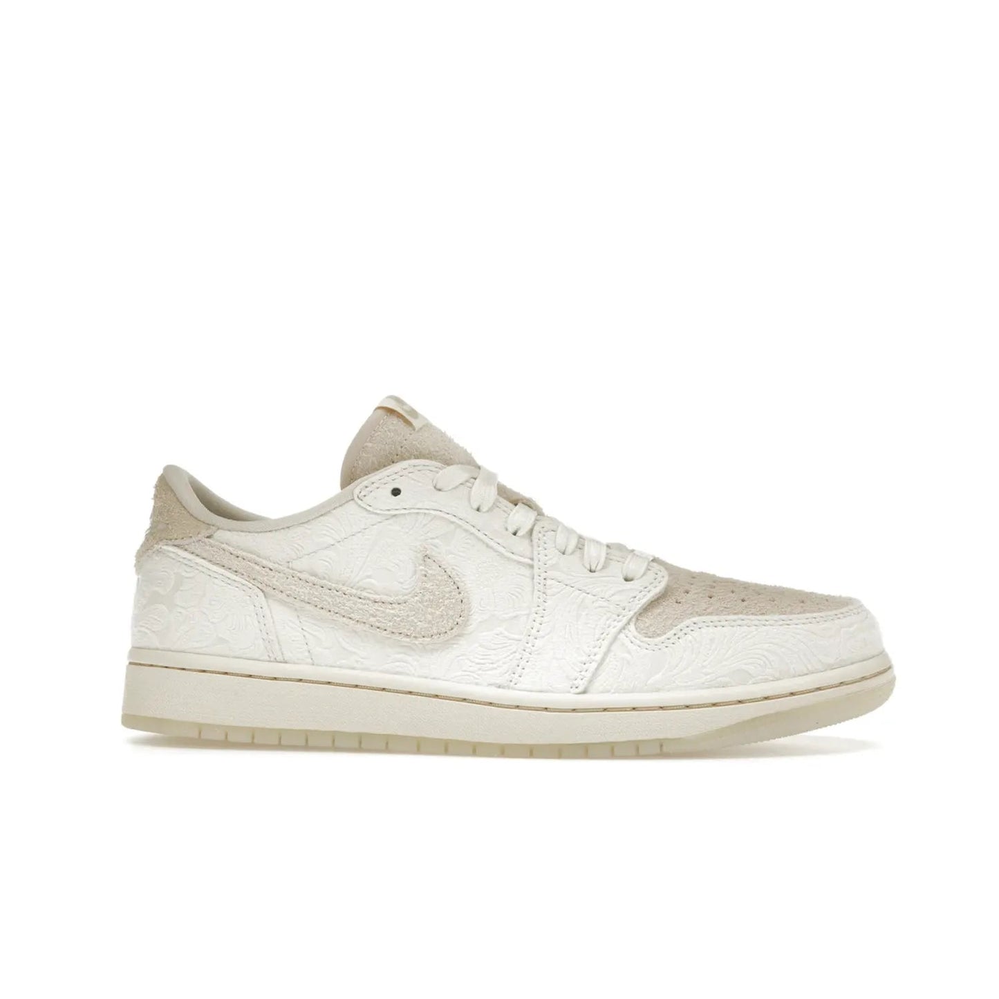 Jordan 1 Retro Low OG Chris Paul - Image 2 - Only at www.BallersClubKickz.com - Jordan 1 Retro Low OG Chris Paul has arrived in a timeless colorway. Light cream upper with matching sail trim and the iconic Jumpman logo. Add classic style to your wardrobe with this sleek sneaker. Grab your pair today!
