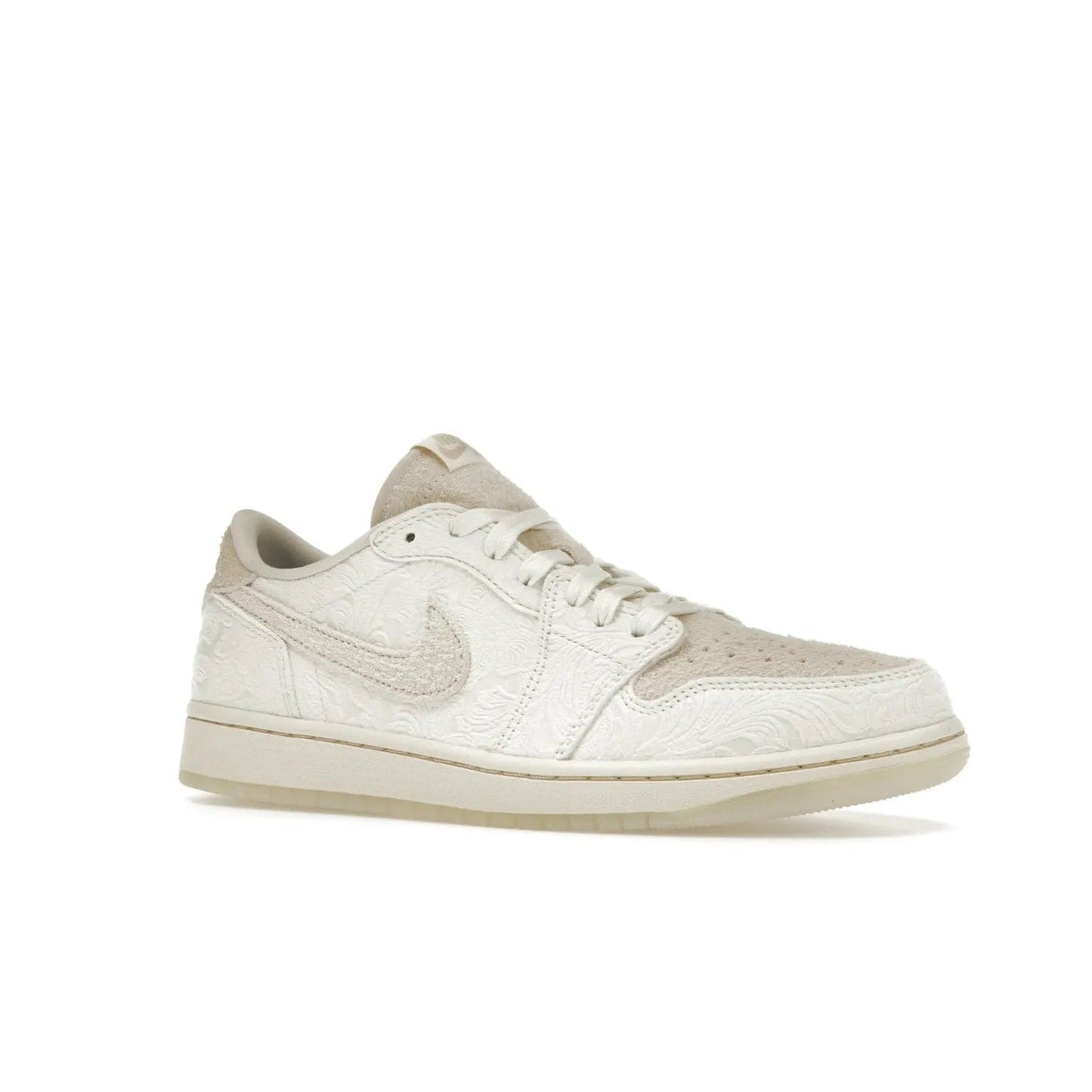 Jordan 1 Retro Low OG Chris Paul - Image 4 - Only at www.BallersClubKickz.com - Jordan 1 Retro Low OG Chris Paul has arrived in a timeless colorway. Light cream upper with matching sail trim and the iconic Jumpman logo. Add classic style to your wardrobe with this sleek sneaker. Grab your pair today!