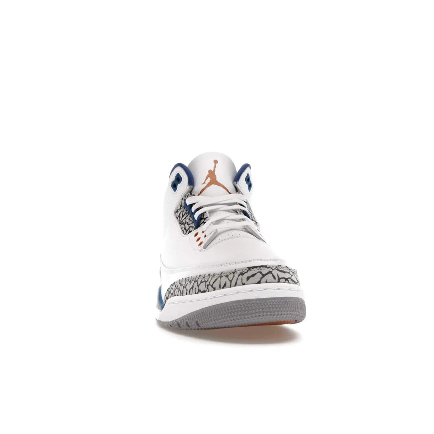 Jordan 3 Retro Wizards - Image 9 - Only at www.BallersClubKickz.com - ##
Special tribute sneaker from Jordan Brand to Michael Jordan's time with the Washington Wizards. Iconic white upper, orange Jumpman logo, blue accents, metallic copper details, and cement grey outsole. Buy the Air Jordan 3 Retro Wizards April 29, 2023.