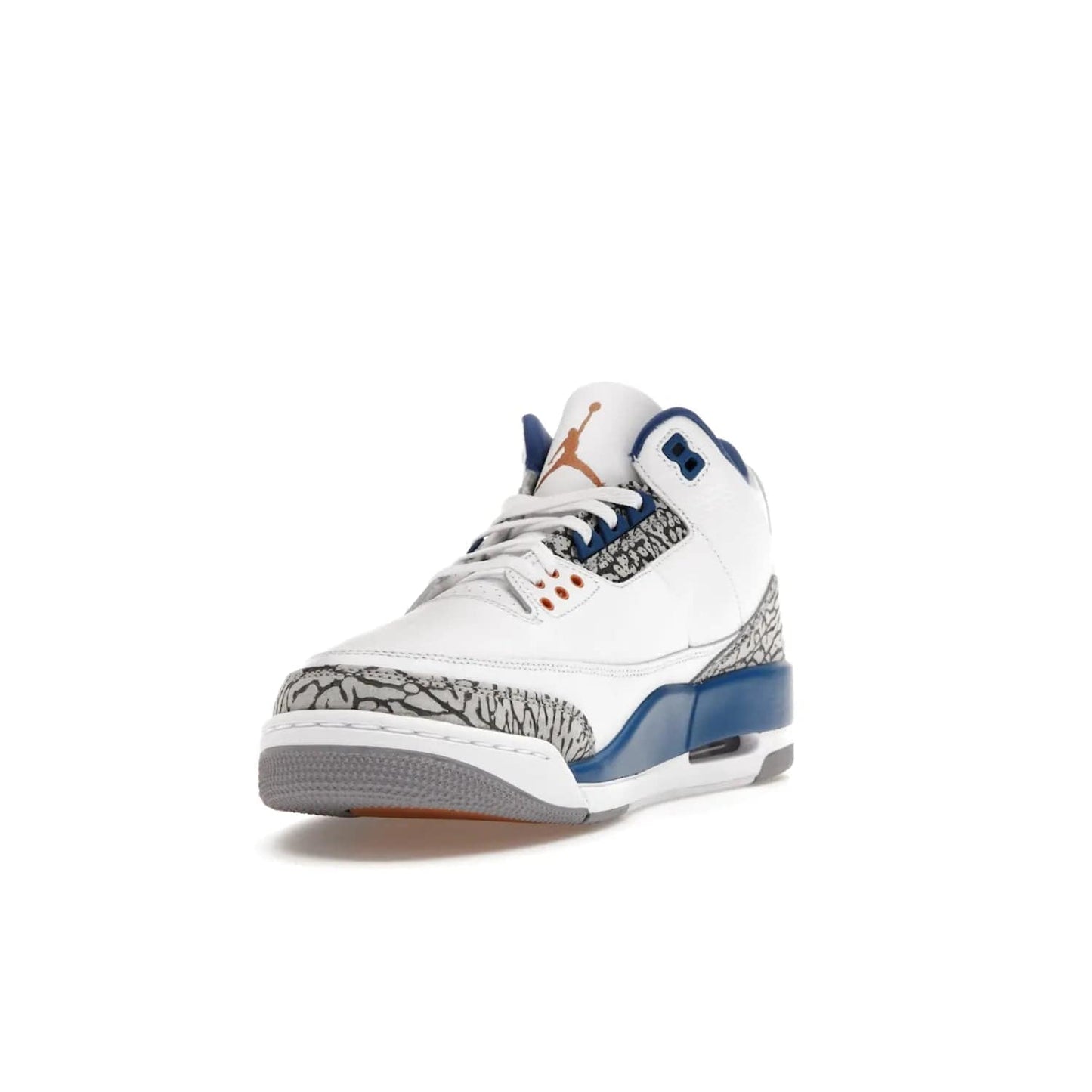 Jordan 3 Retro Wizards - Image 13 - Only at www.BallersClubKickz.com - ##
Special tribute sneaker from Jordan Brand to Michael Jordan's time with the Washington Wizards. Iconic white upper, orange Jumpman logo, blue accents, metallic copper details, and cement grey outsole. Buy the Air Jordan 3 Retro Wizards April 29, 2023.