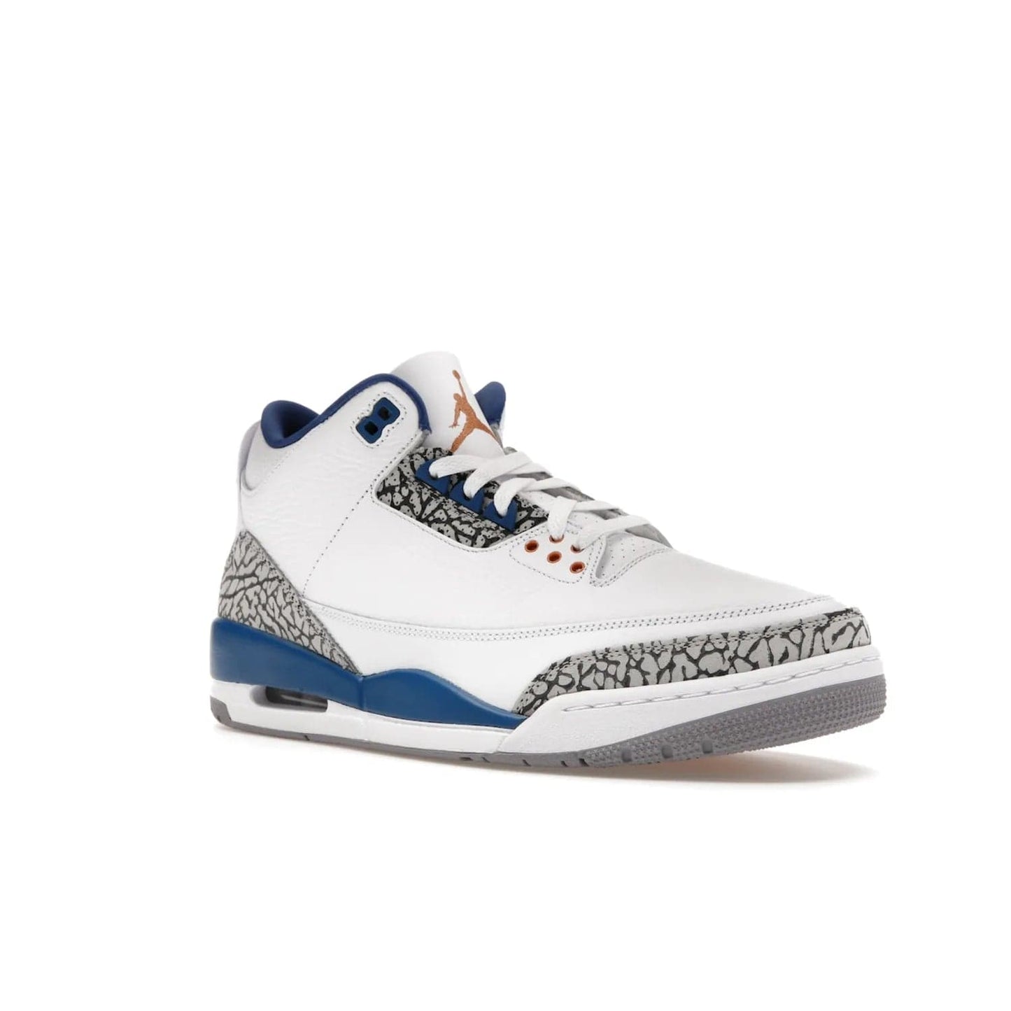 Jordan 3 Retro Wizards - Image 5 - Only at www.BallersClubKickz.com - ##
Special tribute sneaker from Jordan Brand to Michael Jordan's time with the Washington Wizards. Iconic white upper, orange Jumpman logo, blue accents, metallic copper details, and cement grey outsole. Buy the Air Jordan 3 Retro Wizards April 29, 2023.