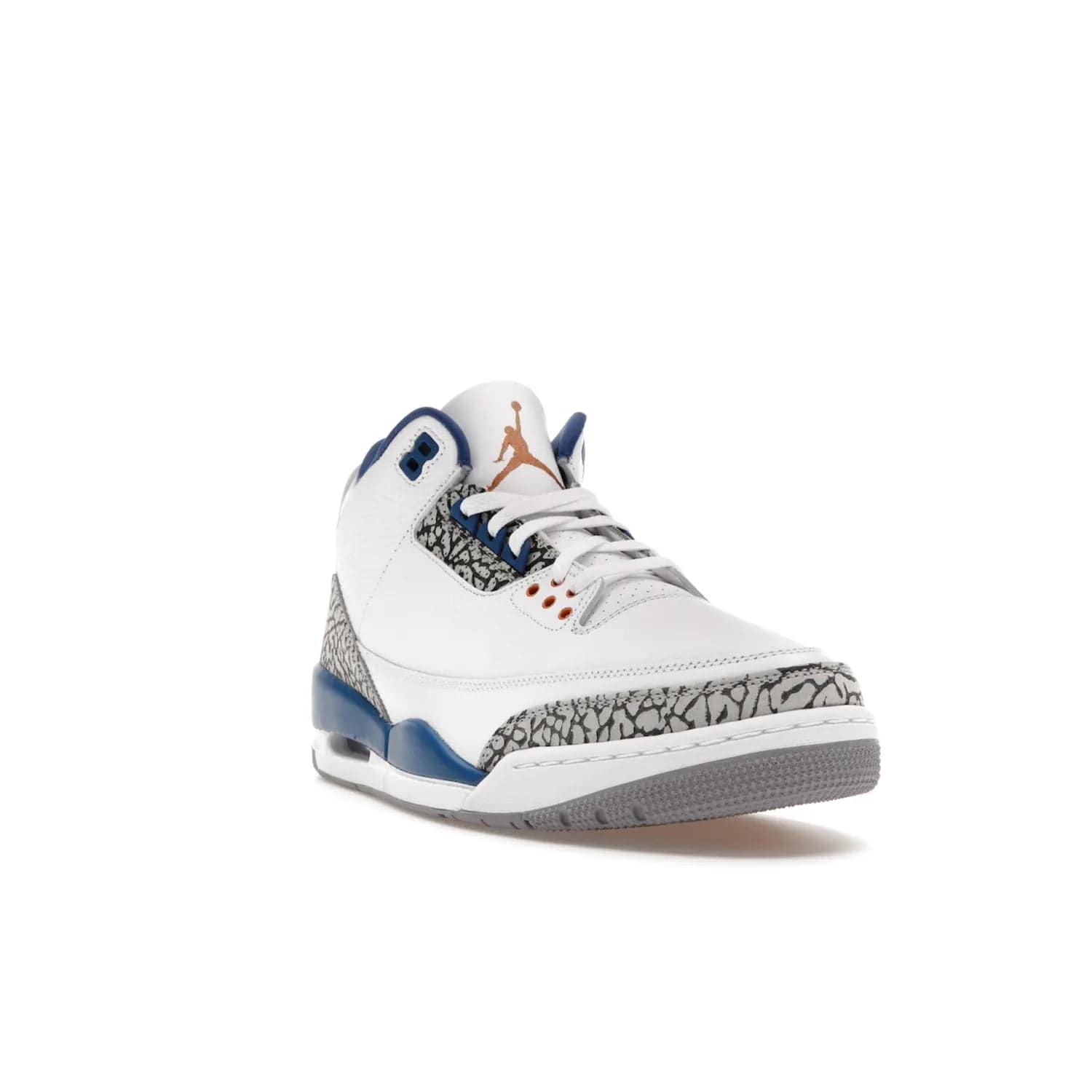 Jordan 3 Retro Wizards - Image 7 - Only at www.BallersClubKickz.com - ##
Special tribute sneaker from Jordan Brand to Michael Jordan's time with the Washington Wizards. Iconic white upper, orange Jumpman logo, blue accents, metallic copper details, and cement grey outsole. Buy the Air Jordan 3 Retro Wizards April 29, 2023.