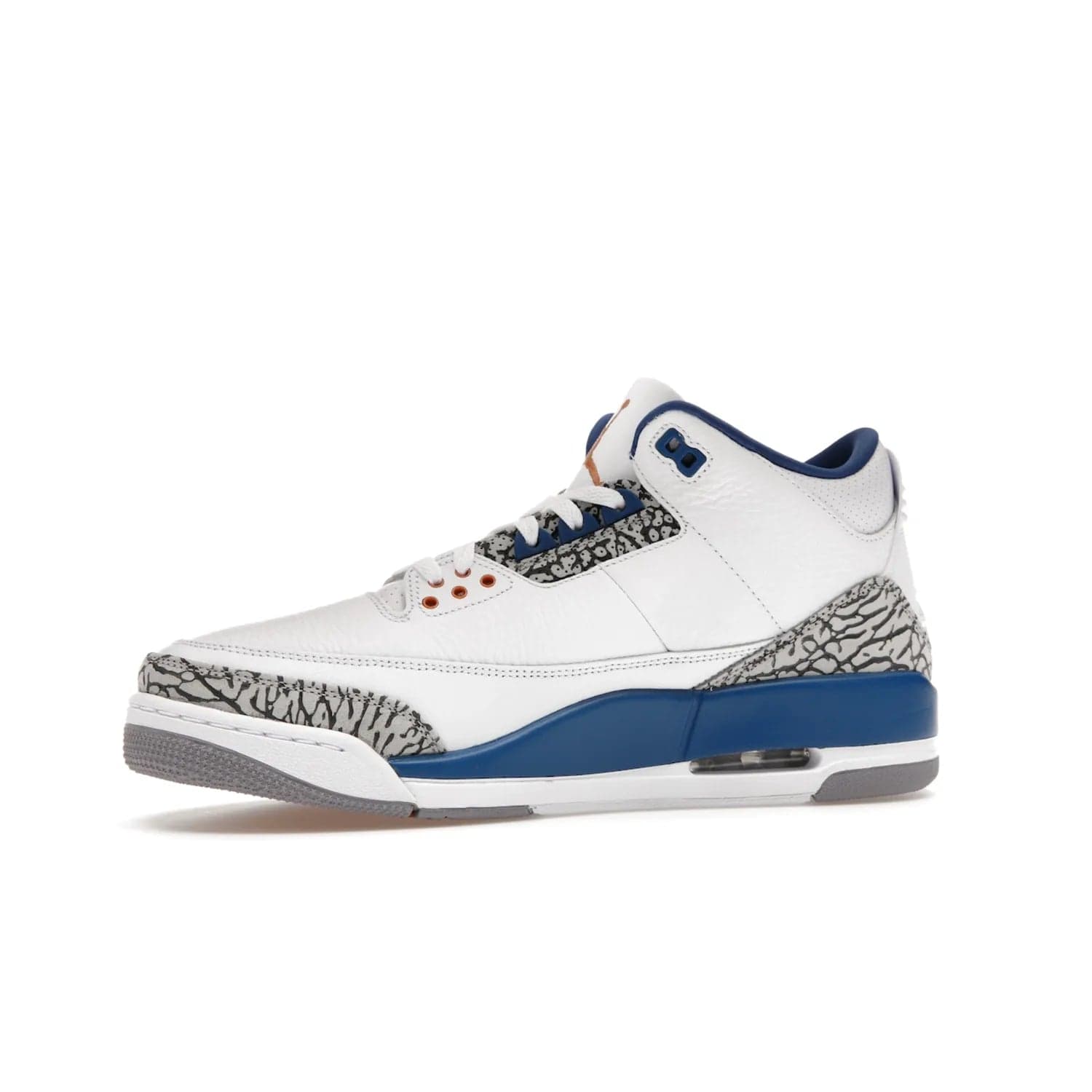 Jordan 3 Retro Wizards - Image 17 - Only at www.BallersClubKickz.com - ##
Special tribute sneaker from Jordan Brand to Michael Jordan's time with the Washington Wizards. Iconic white upper, orange Jumpman logo, blue accents, metallic copper details, and cement grey outsole. Buy the Air Jordan 3 Retro Wizards April 29, 2023.