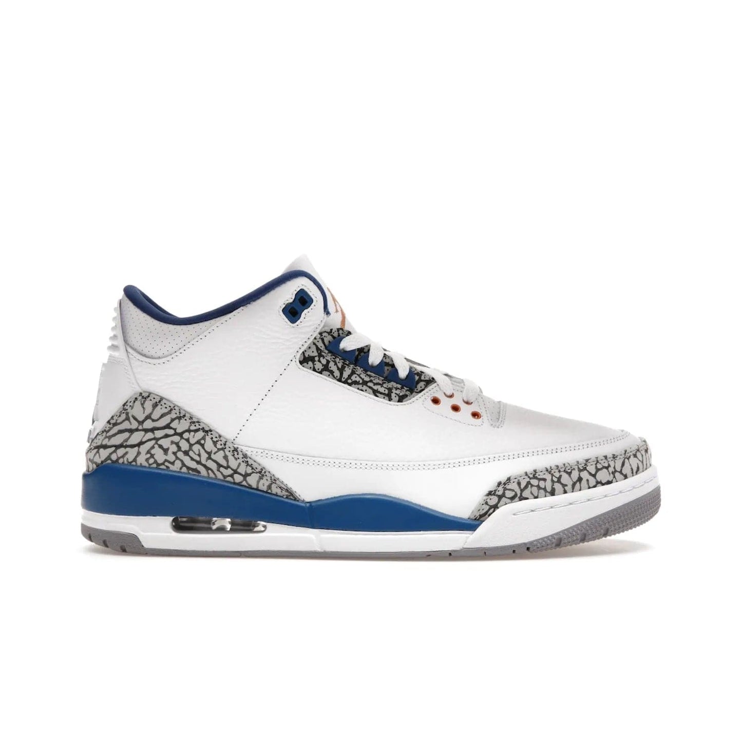 Jordan 3 Retro Wizards - Image 1 - Only at www.BallersClubKickz.com - ##
Special tribute sneaker from Jordan Brand to Michael Jordan's time with the Washington Wizards. Iconic white upper, orange Jumpman logo, blue accents, metallic copper details, and cement grey outsole. Buy the Air Jordan 3 Retro Wizards April 29, 2023.