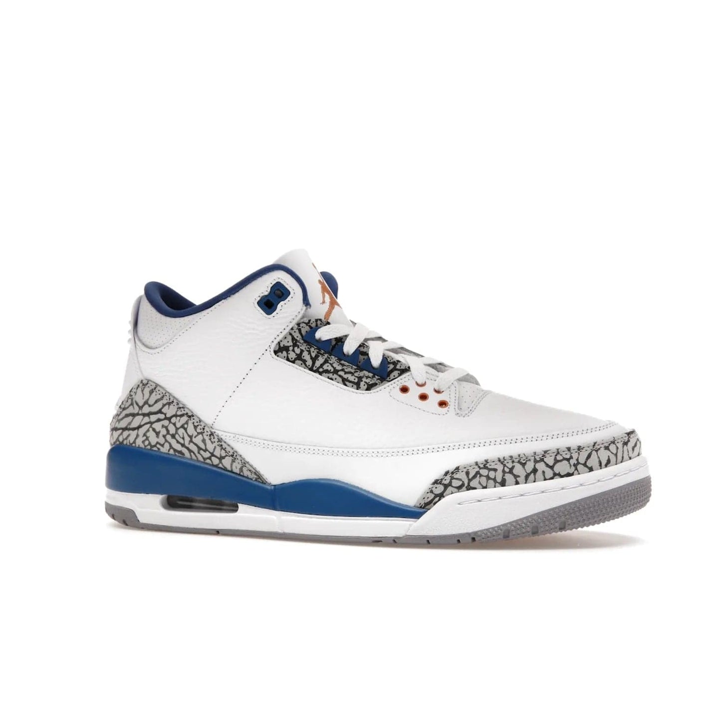Jordan 3 Retro Wizards - Image 3 - Only at www.BallersClubKickz.com - ##
Special tribute sneaker from Jordan Brand to Michael Jordan's time with the Washington Wizards. Iconic white upper, orange Jumpman logo, blue accents, metallic copper details, and cement grey outsole. Buy the Air Jordan 3 Retro Wizards April 29, 2023.