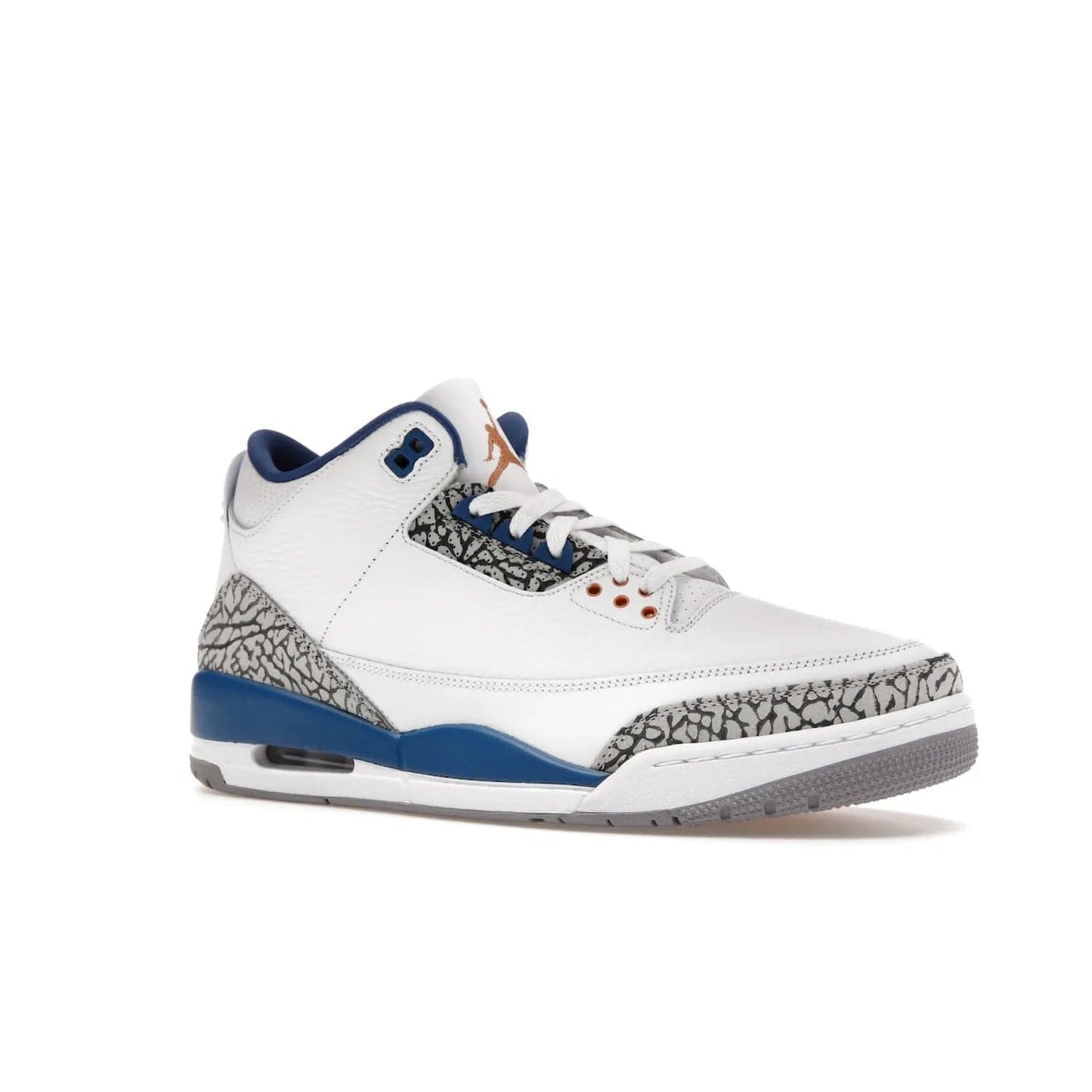 Jordan 3 Retro Wizards - Image 4 - Only at www.BallersClubKickz.com - ##
Special tribute sneaker from Jordan Brand to Michael Jordan's time with the Washington Wizards. Iconic white upper, orange Jumpman logo, blue accents, metallic copper details, and cement grey outsole. Buy the Air Jordan 3 Retro Wizards April 29, 2023.