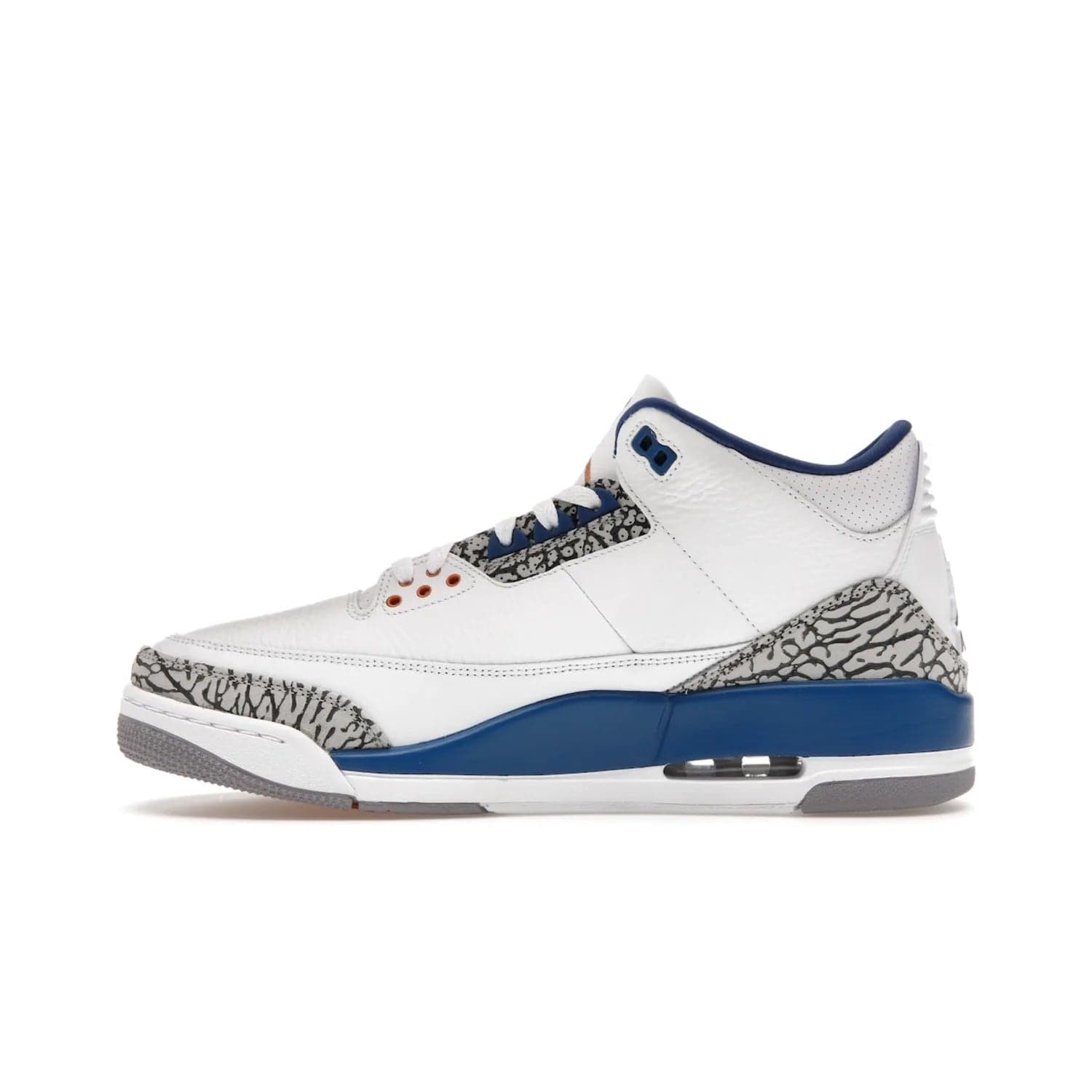 Jordan 3 Retro Wizards - Image 19 - Only at www.BallersClubKickz.com - ##
Special tribute sneaker from Jordan Brand to Michael Jordan's time with the Washington Wizards. Iconic white upper, orange Jumpman logo, blue accents, metallic copper details, and cement grey outsole. Buy the Air Jordan 3 Retro Wizards April 29, 2023.