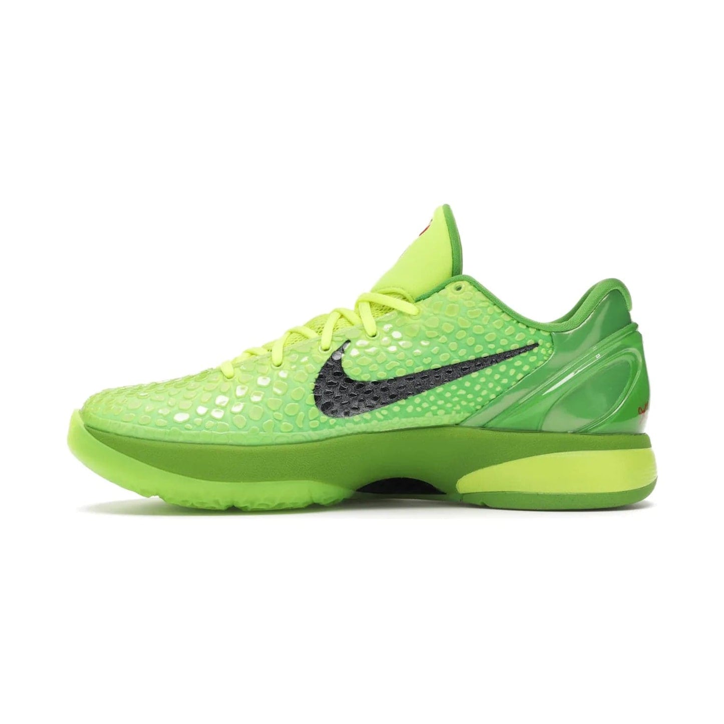 Nike Kobe 6 Protro Grinch (2020) - Image 19 - Only at www.BallersClubKickz.com - #
The Nike Kobe 6 Protro Grinch updates the iconic 2011 design with modern tech like a Zoom Air cushioning system, scaled-down traction, and updated silhouette. Experience the textured Green Apple and Volt upper plus bright red and green accents for $180.