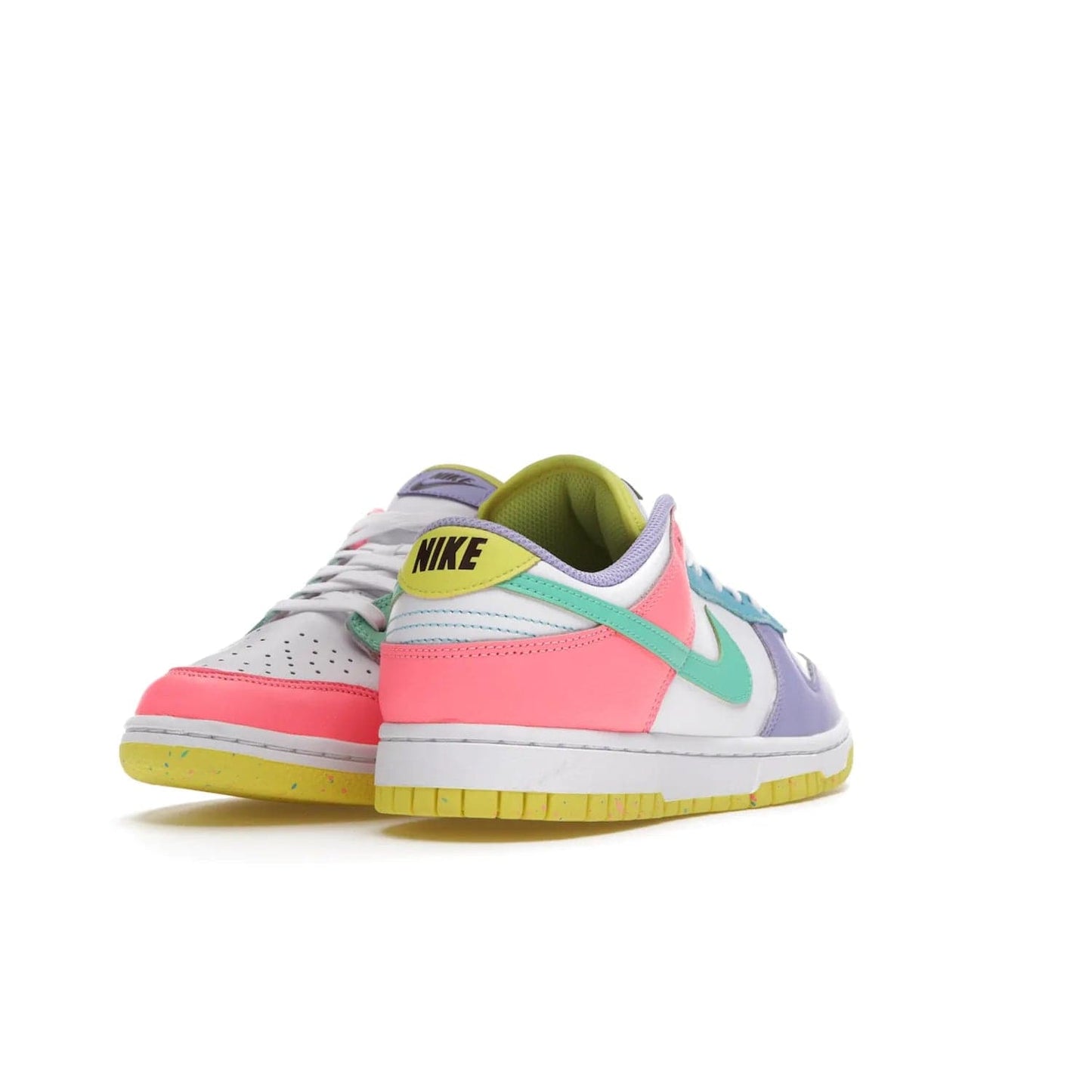 Nike Dunk Low SE Easter Candy (Women's) - Image 31 - Only at www.BallersClubKickz.com - UP
The Nike Dunk Low SE Easter Candy (Women's) brings a stylish touch to any outfit with its white leather upper, colorful accents, and multicolor speckle detailing. Shop now before they're gone.