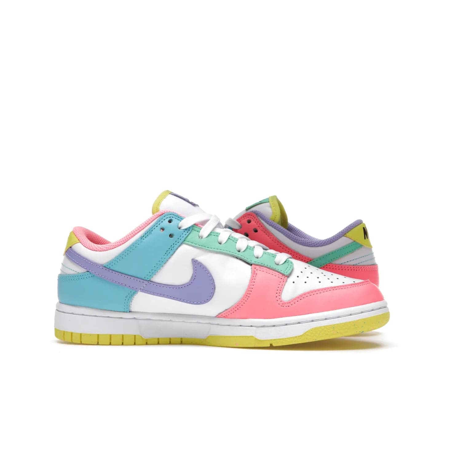 Nike Dunk Low SE Easter Candy (Women's) - Image 20 - Only at www.BallersClubKickz.com - UP
The Nike Dunk Low SE Easter Candy (Women's) brings a stylish touch to any outfit with its white leather upper, colorful accents, and multicolor speckle detailing. Shop now before they're gone.