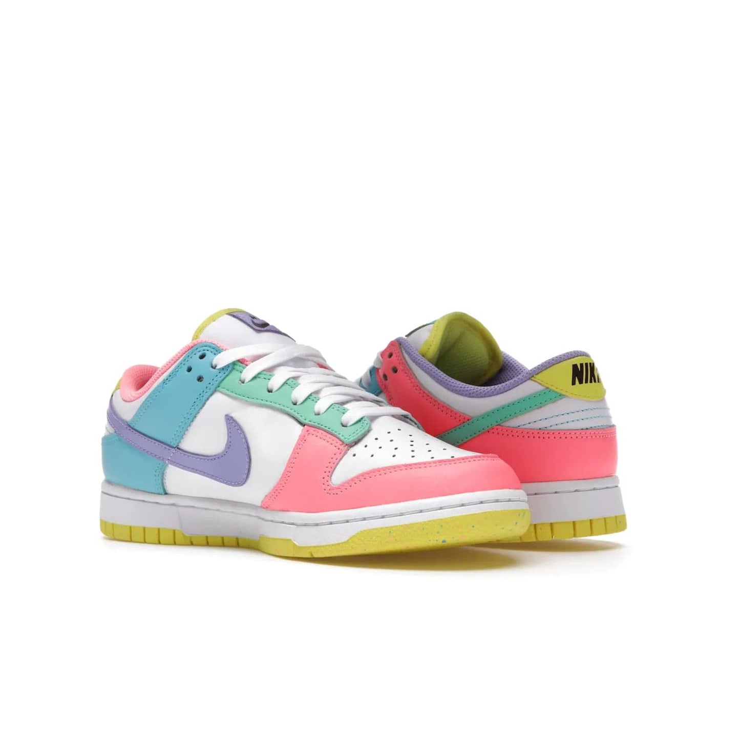 Nike Dunk Low SE Easter Candy (Women's) - Image 23 - Only at www.BallersClubKickz.com - UP
The Nike Dunk Low SE Easter Candy (Women's) brings a stylish touch to any outfit with its white leather upper, colorful accents, and multicolor speckle detailing. Shop now before they're gone.